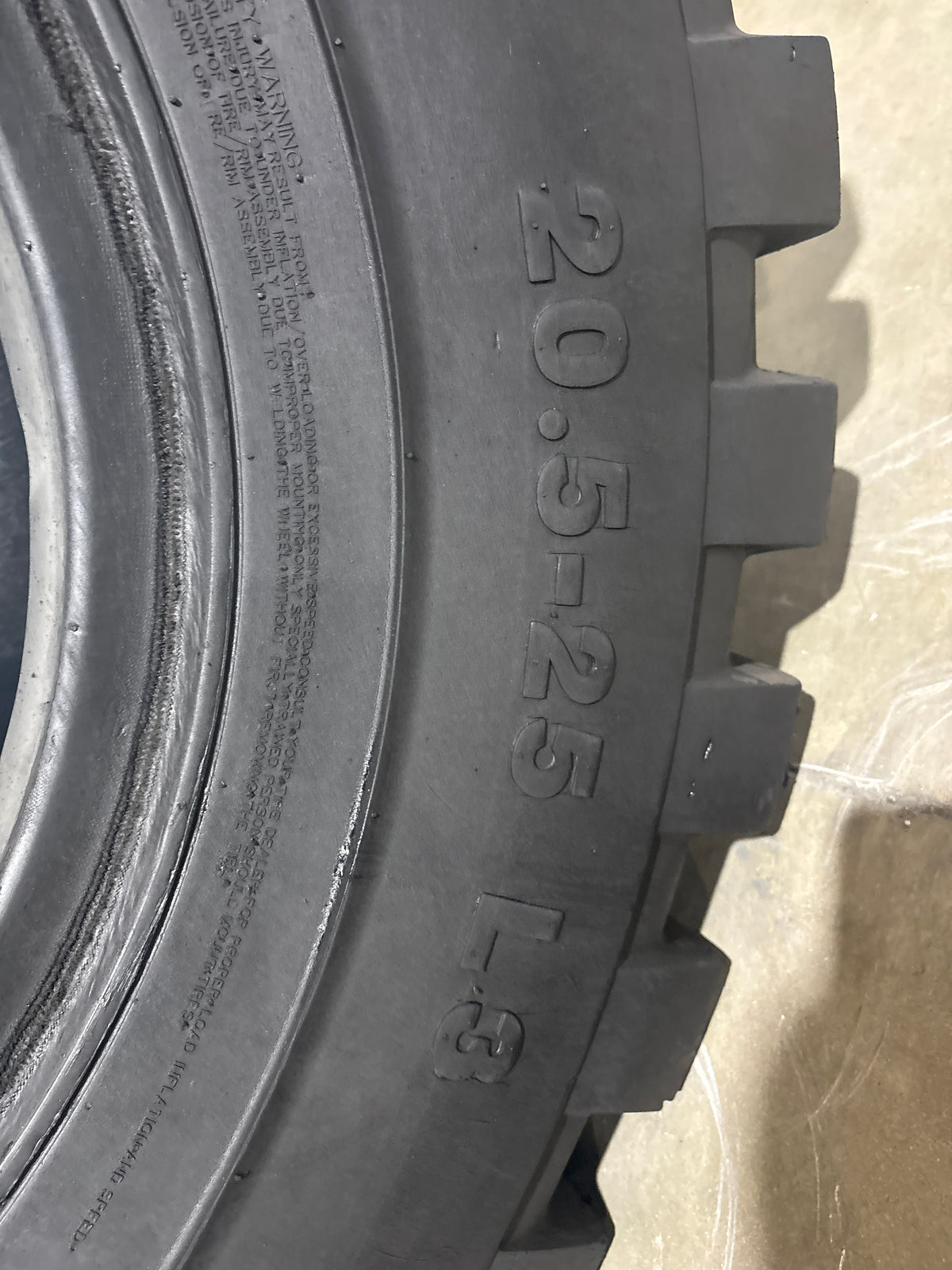 20.5-25 CAMSO LOAD MASTER #7035