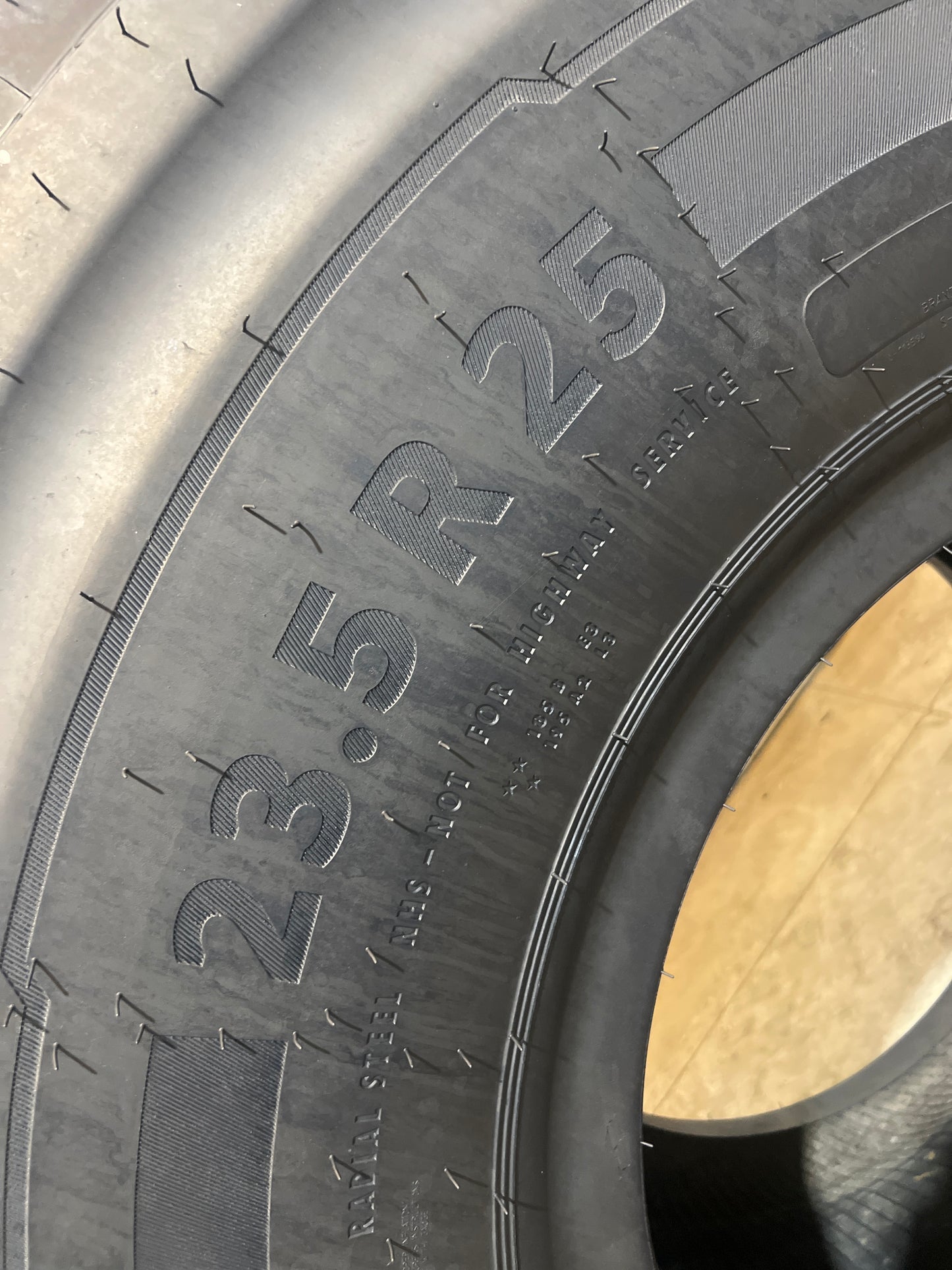 23.5R25 CONTINENTAL EM-MASTER #5447