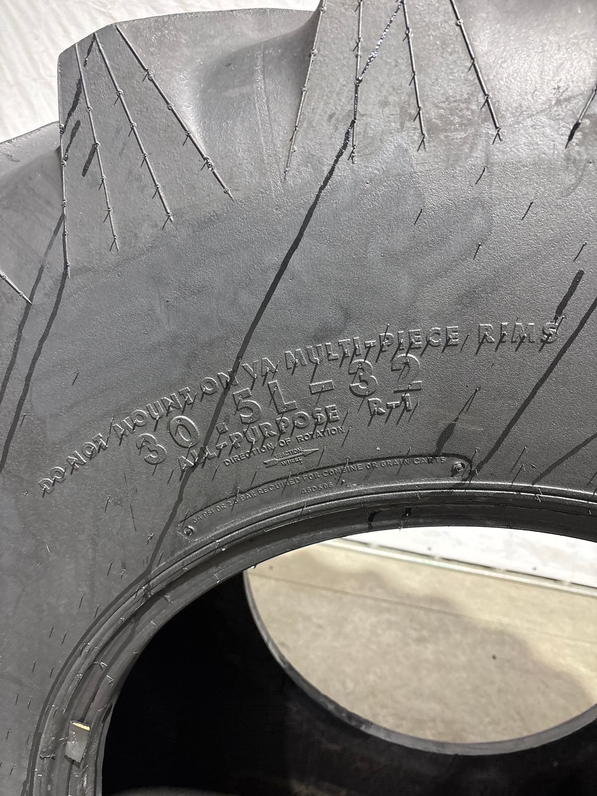 30.5L-32 TITAN HI TRACTION LUG #7253