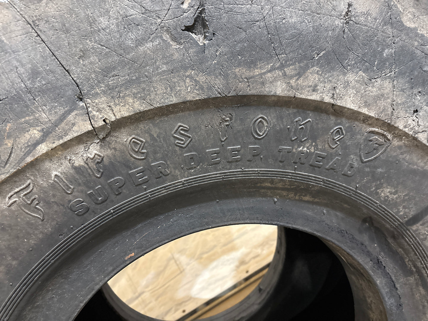 29.5-25 FIRESTONE SUPER DEEP TREAD #5561