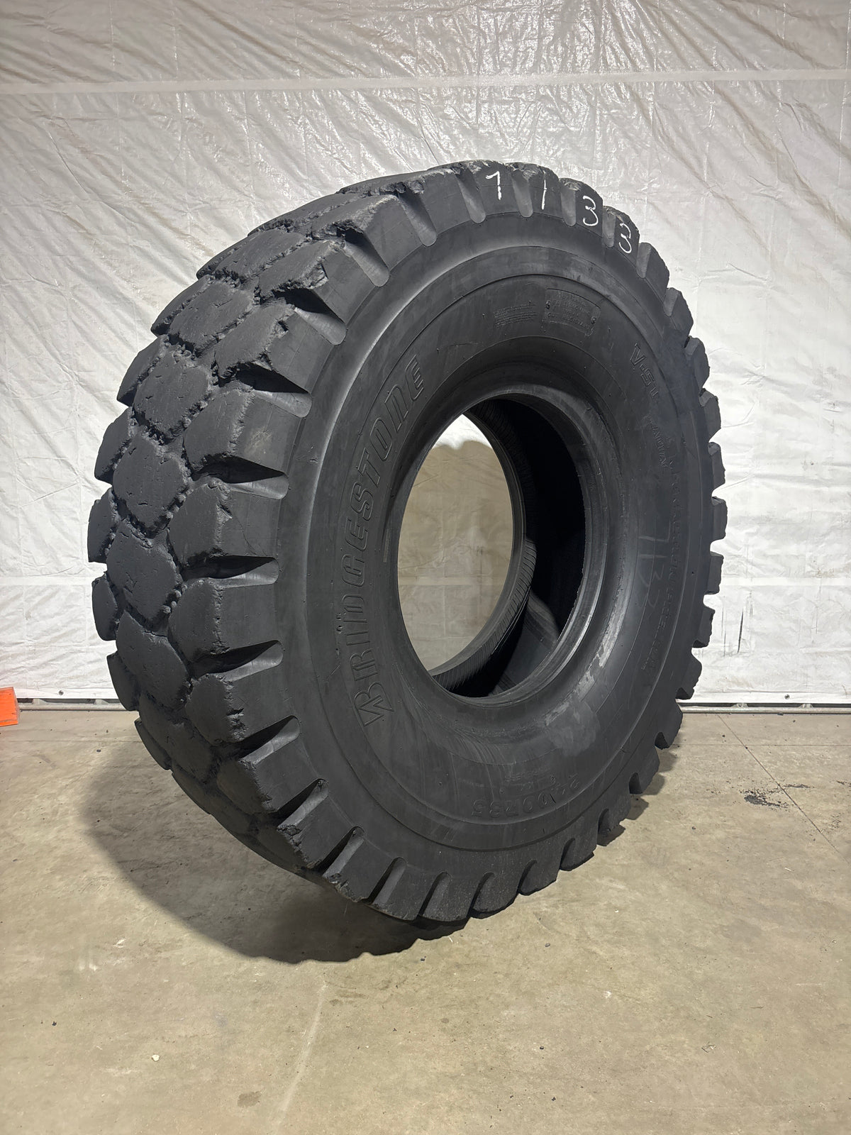 24.00R35 BRIDGESTONE V-STEEL M-TRACTION #7133