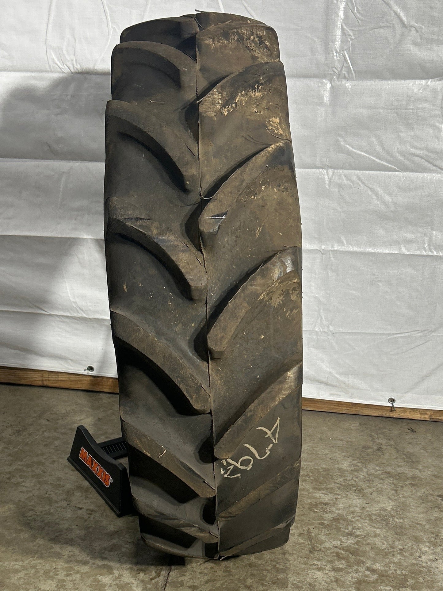 340/85R24 (13.6R24) FIRESTONE PERFORMER 85