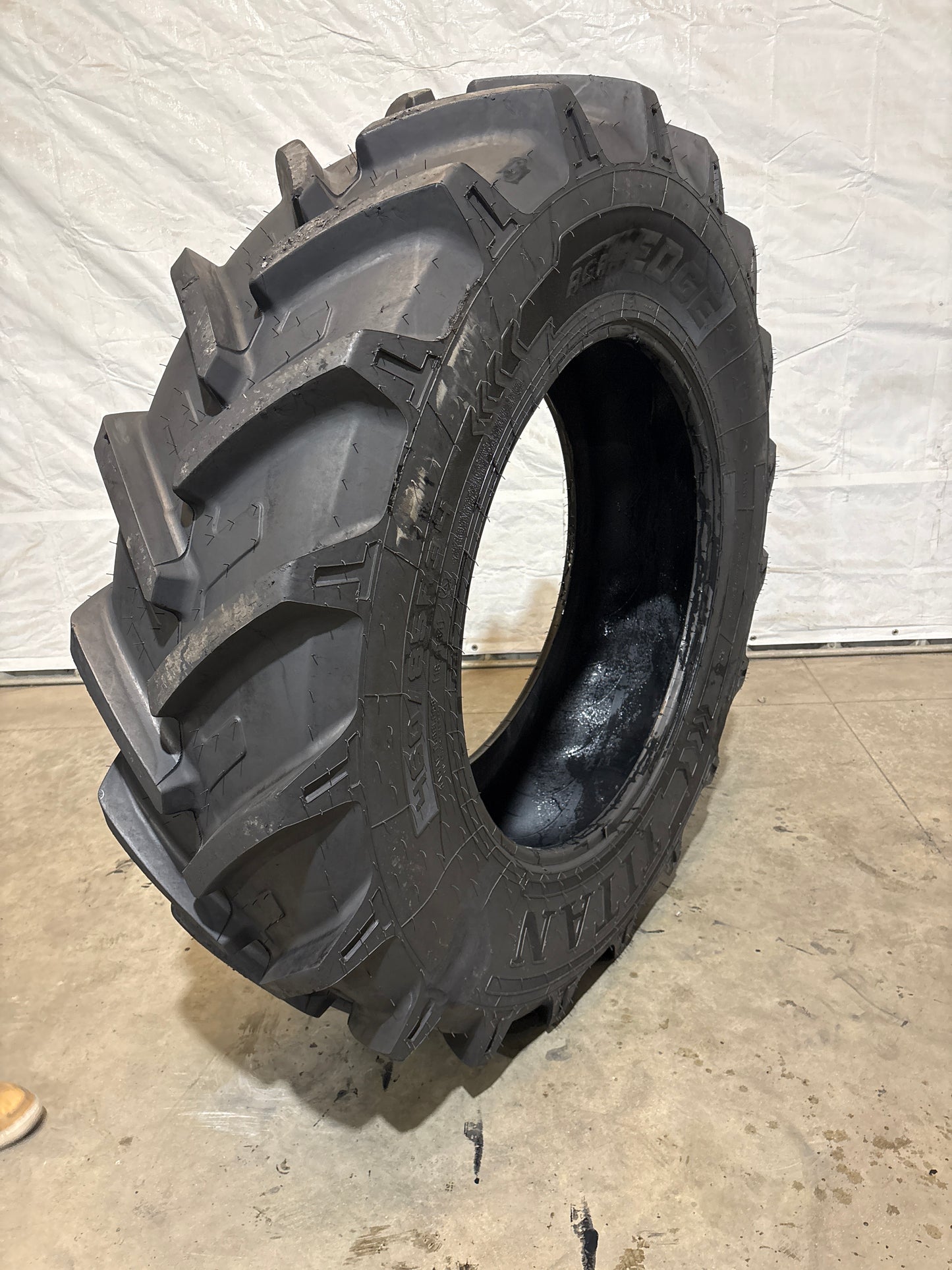 460/85R34 (18.4R34) TITAN AGRAEDGE WET & STICKY SOIL TIRE #5662