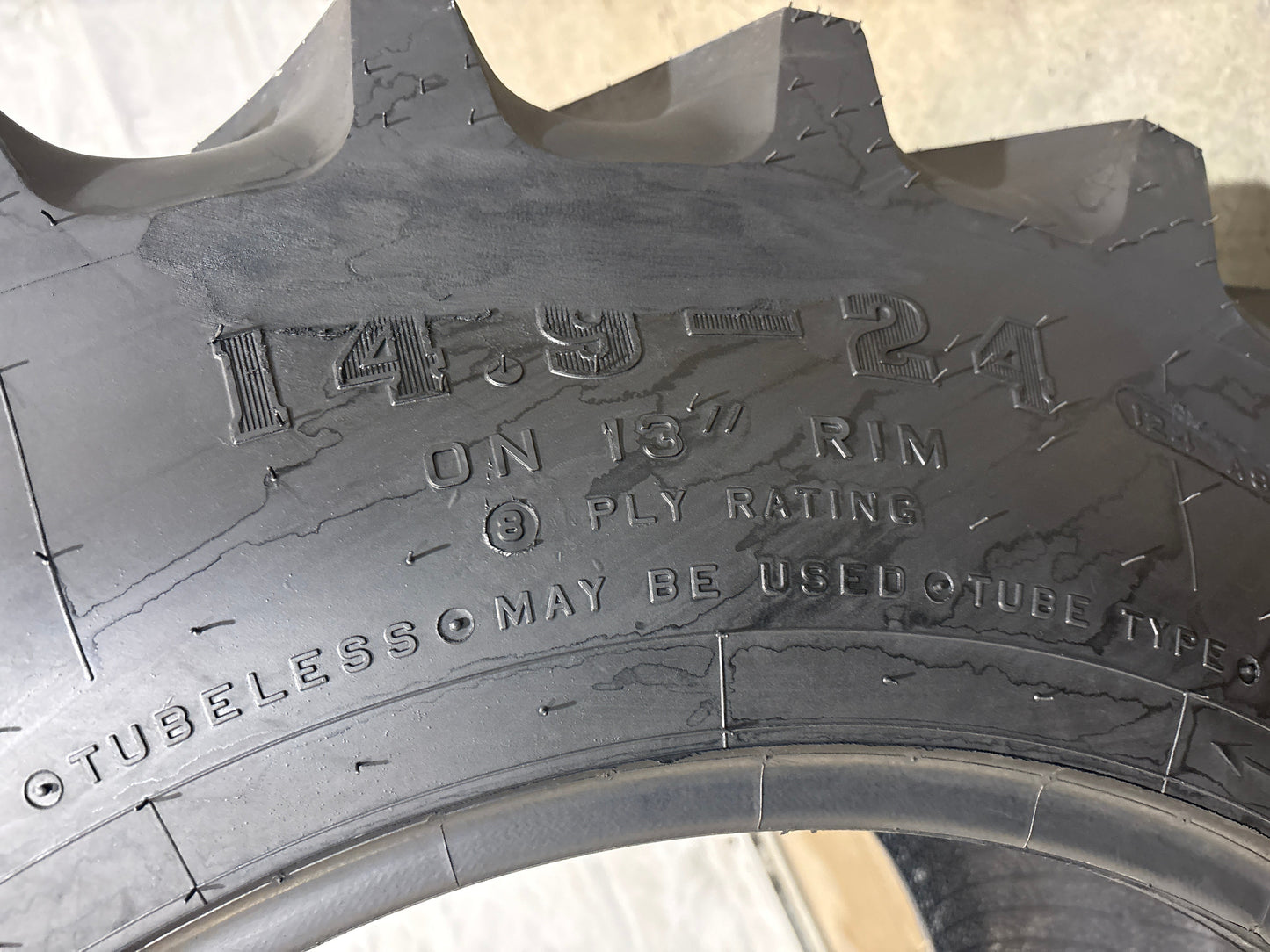 14.9-24 FIRESTONE SUPER ALL TRACTION 23 ° #5681