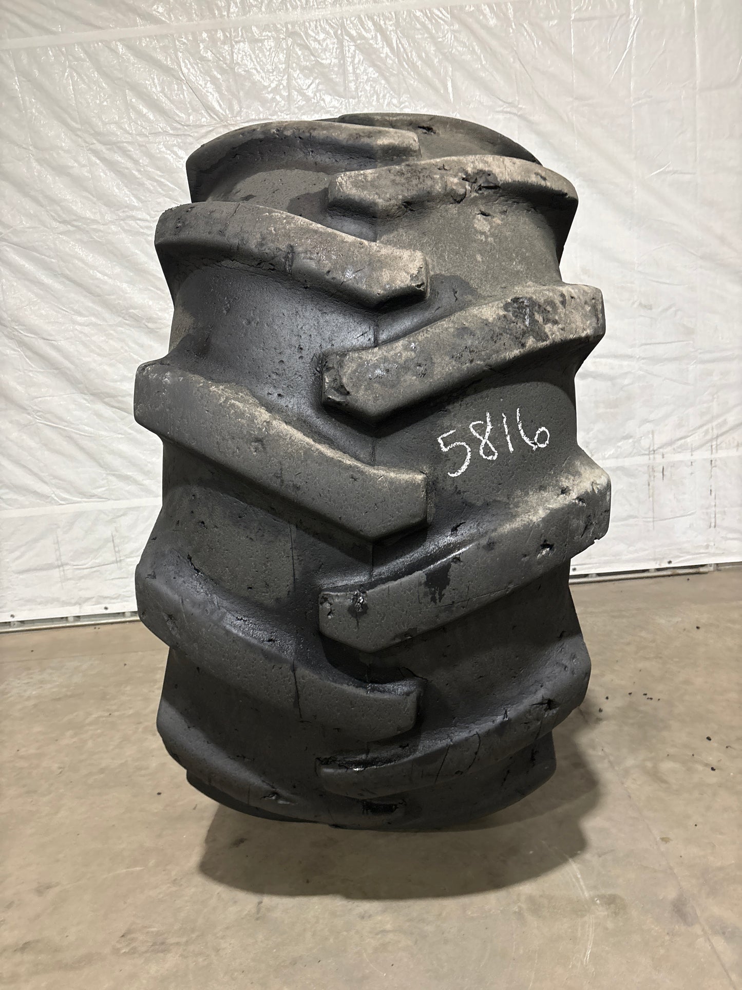 35.5-32 GOODYEAR LOGGER LUG 30 PLY #5816