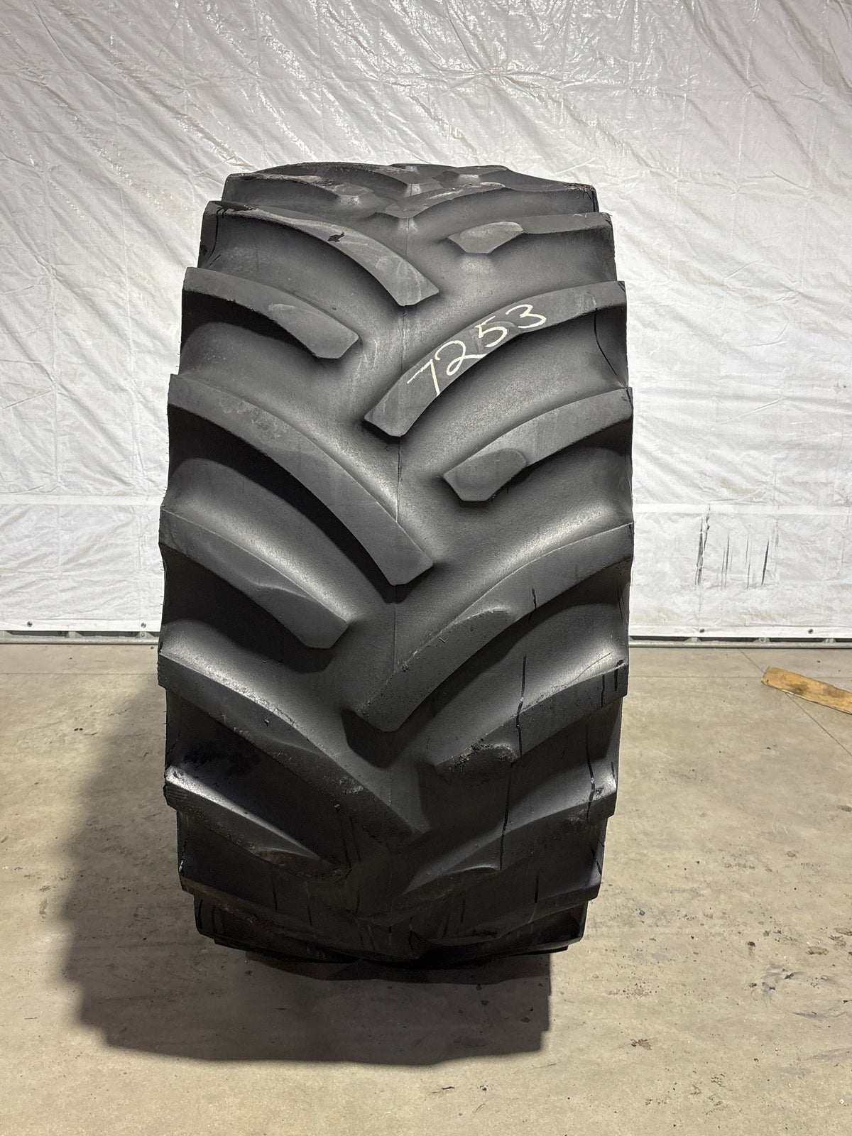 30.5L-32 TITAN HI TRACTION LUG #7253