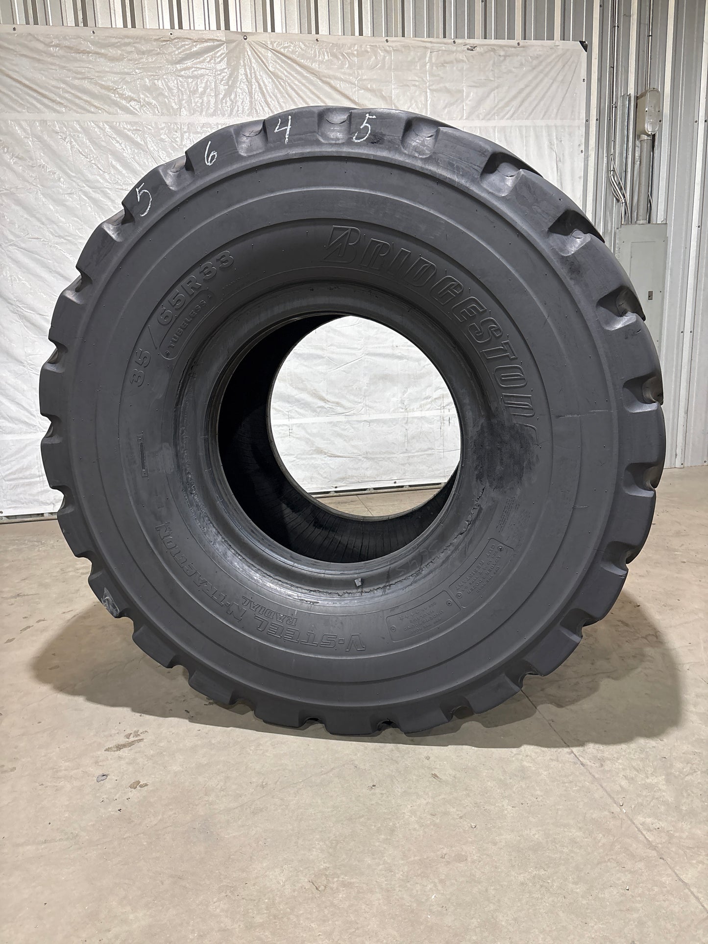 35/65R33 BRIDGESTONE V-STEEL N TRACTION #5645