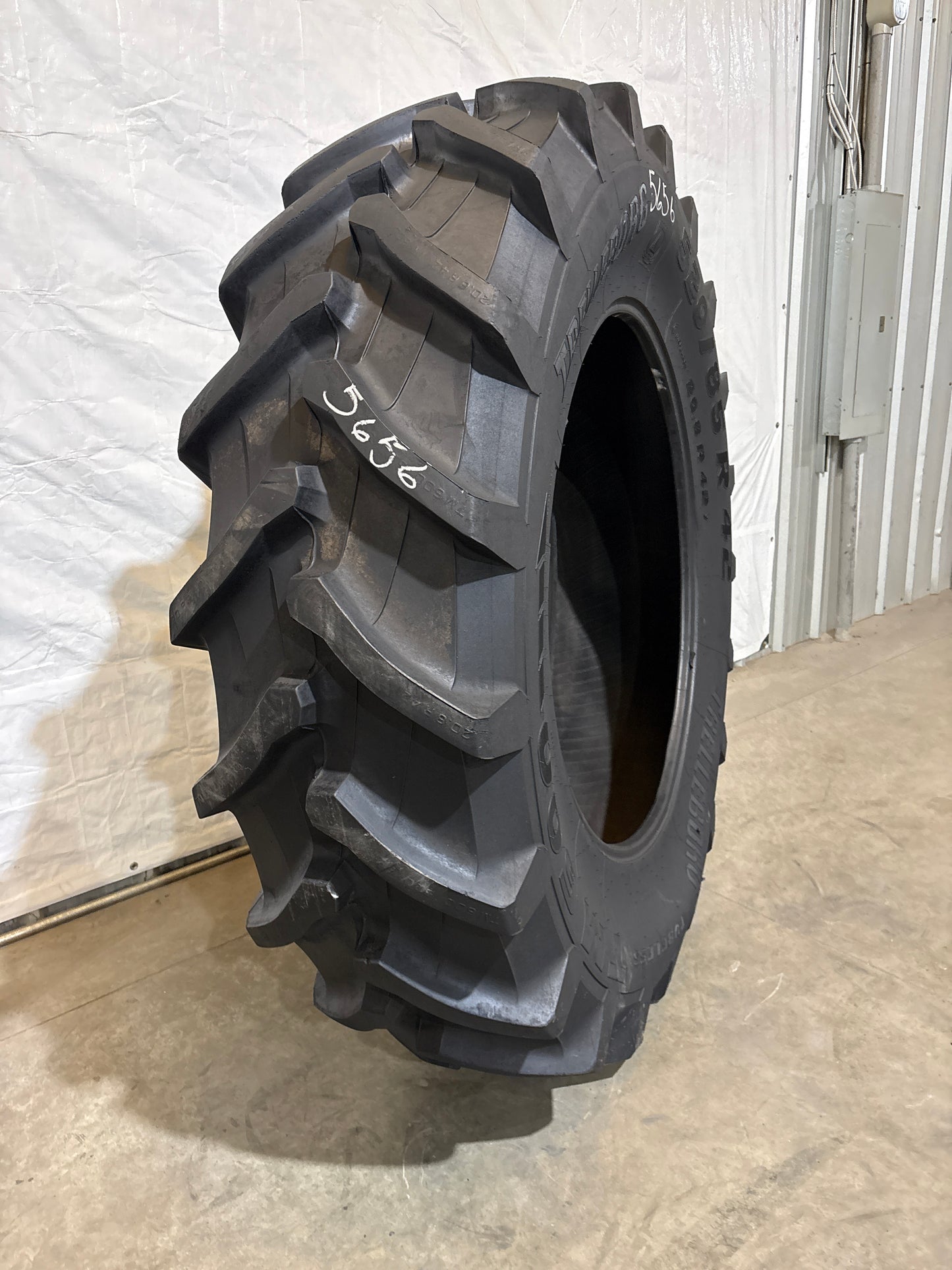 520/85R42 (20.8R42) TRELLEBORG TM600 #5656