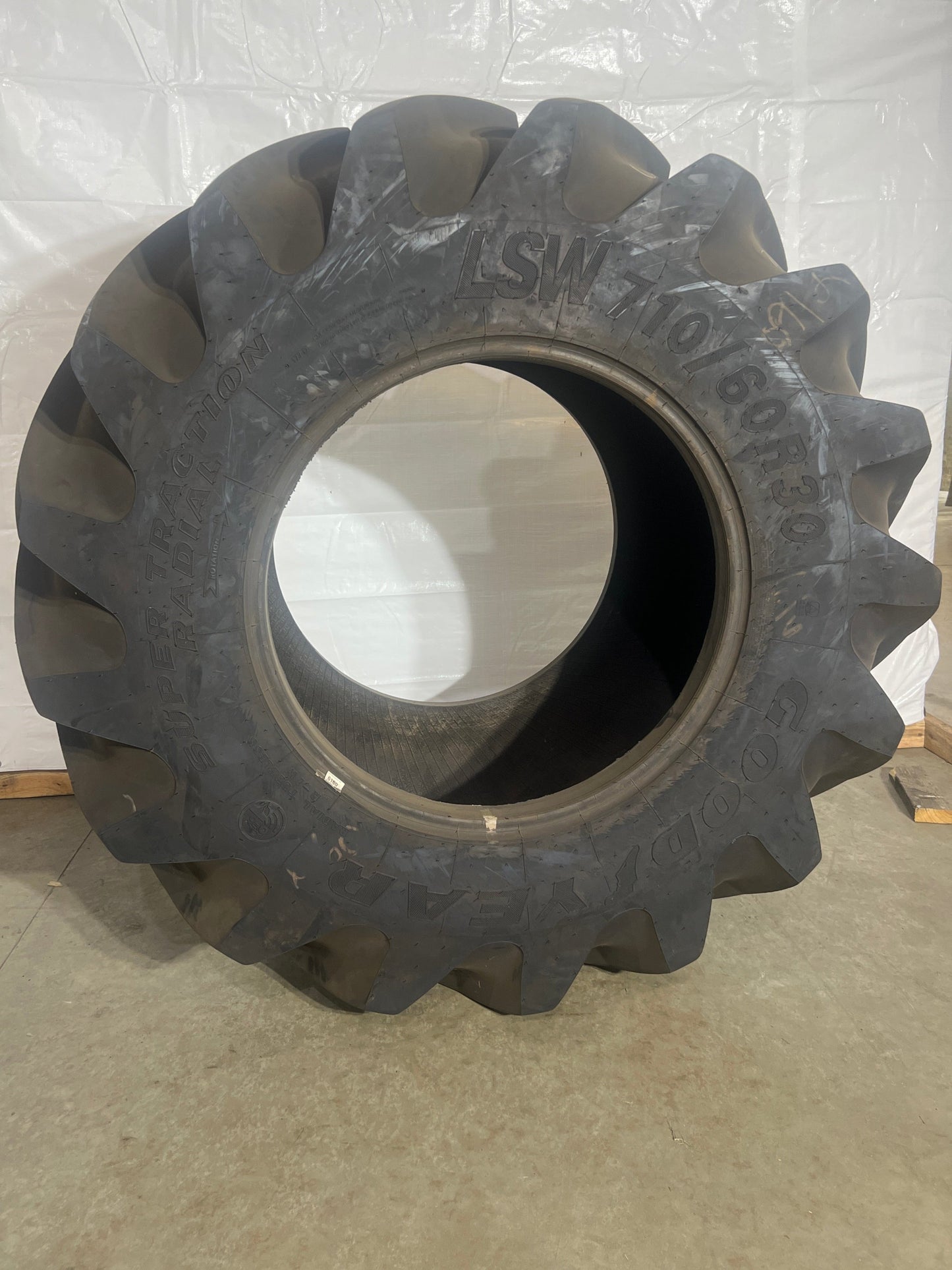 710/60R30 GOODYEAR LSW SUPER TRACTION