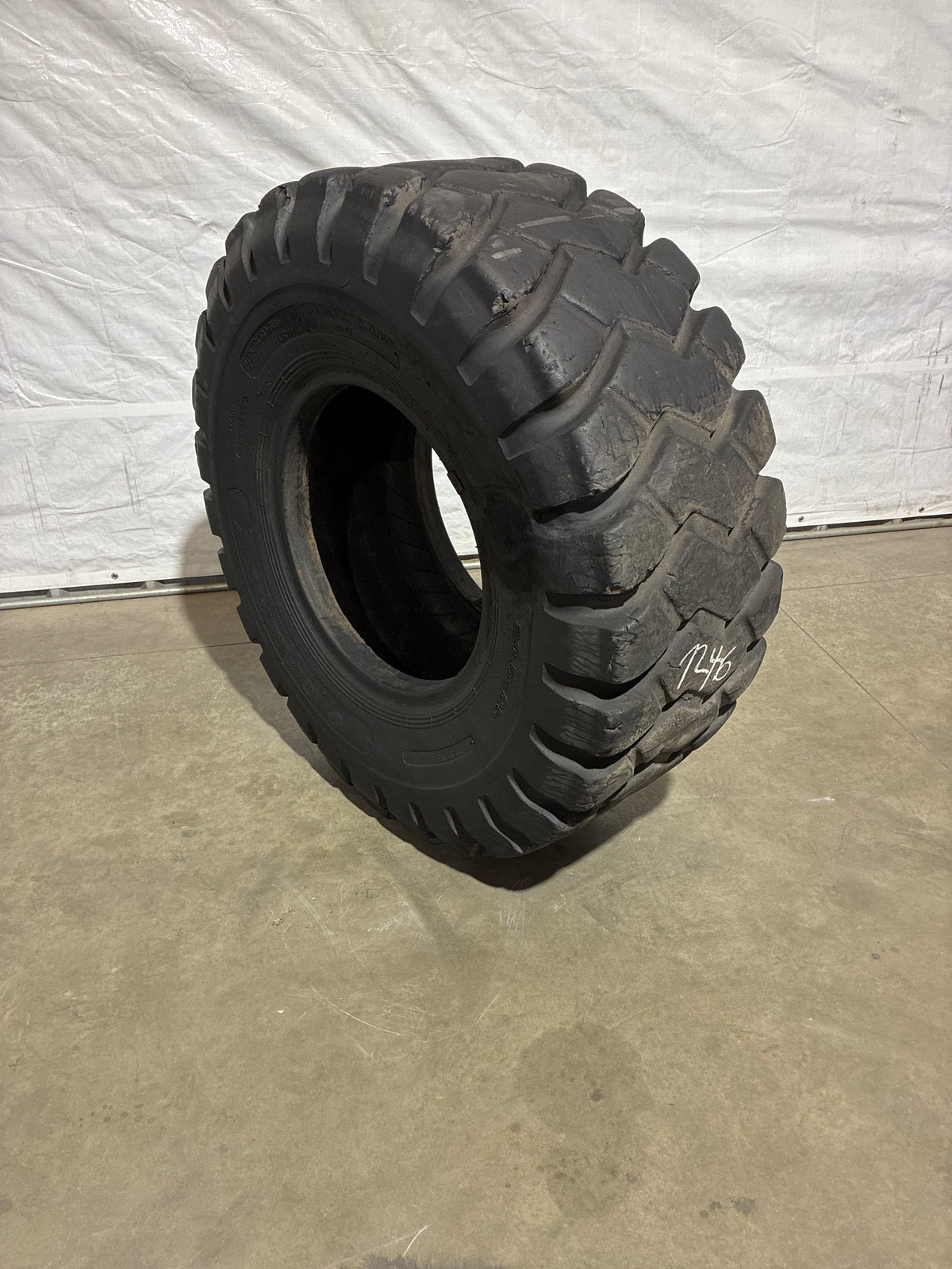 20.5-25  GALAXY PREMIUM ROCK LUG #7246