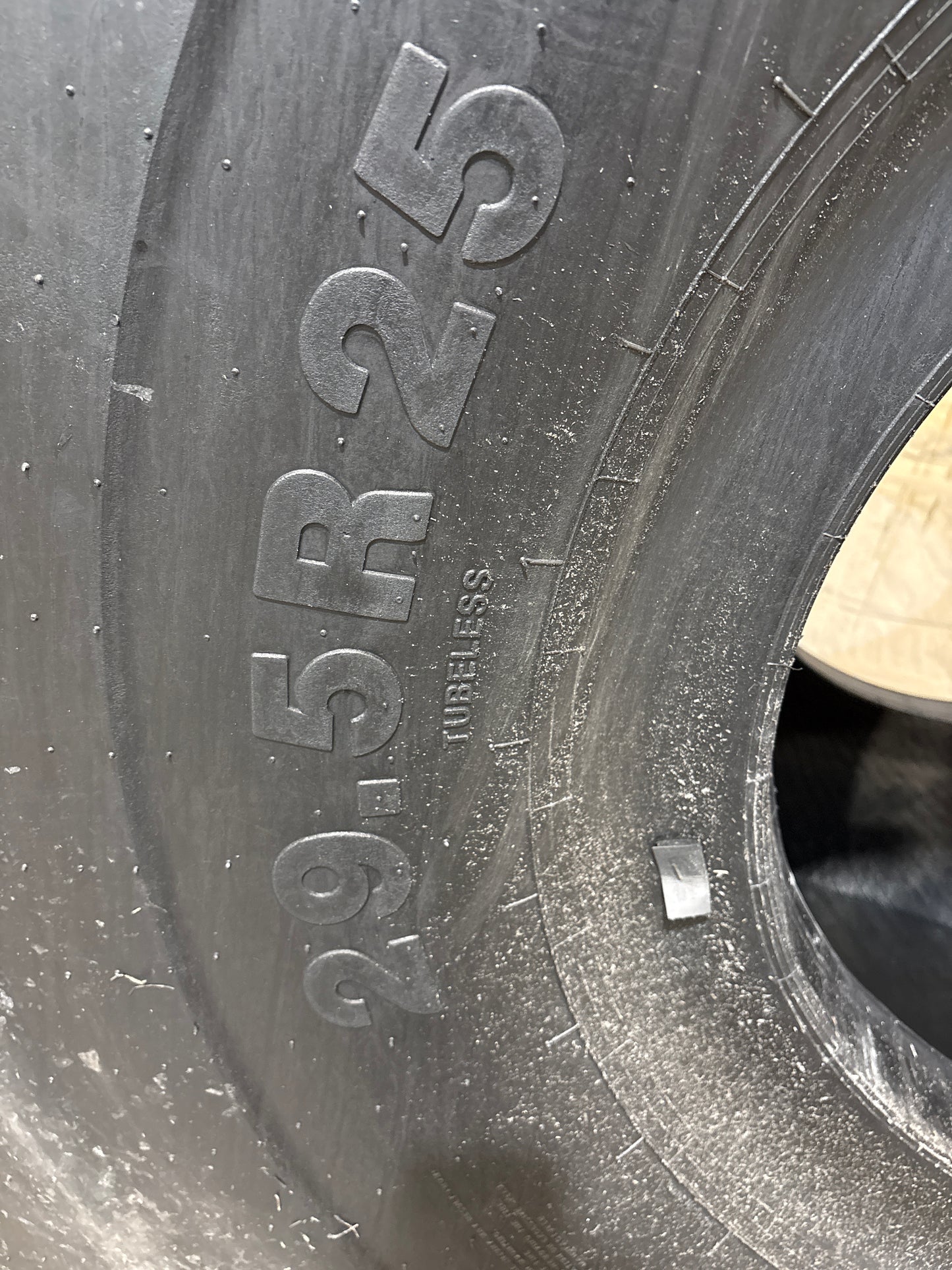 29.5R25 BKT EARTH MAX SR-55 SMOOTH L-5 #5730