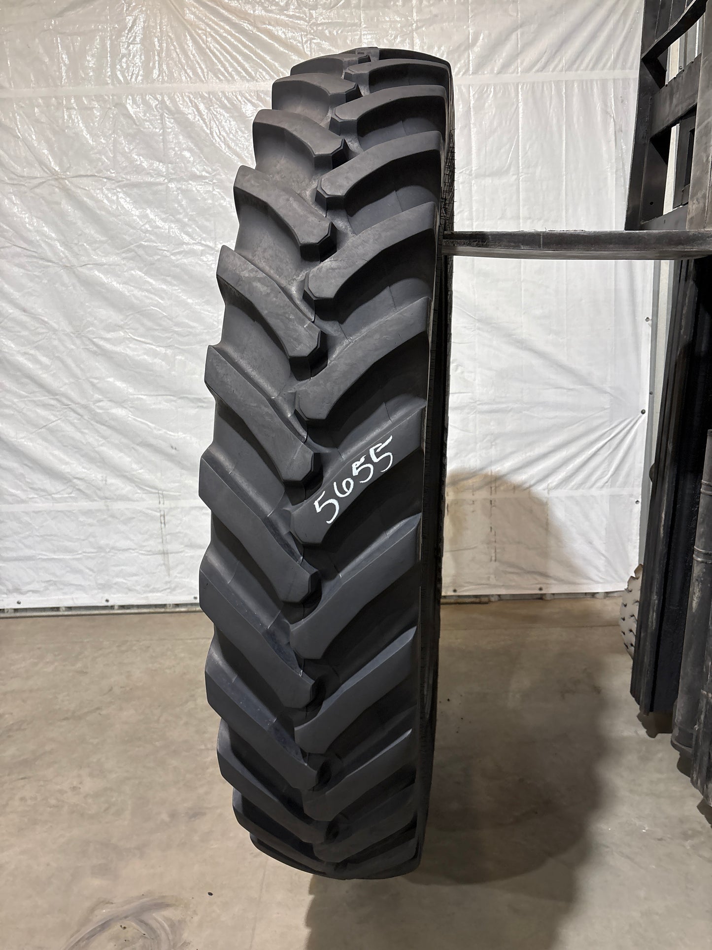 VF 380/105R50 TRELLBEORG TM 150 #5655