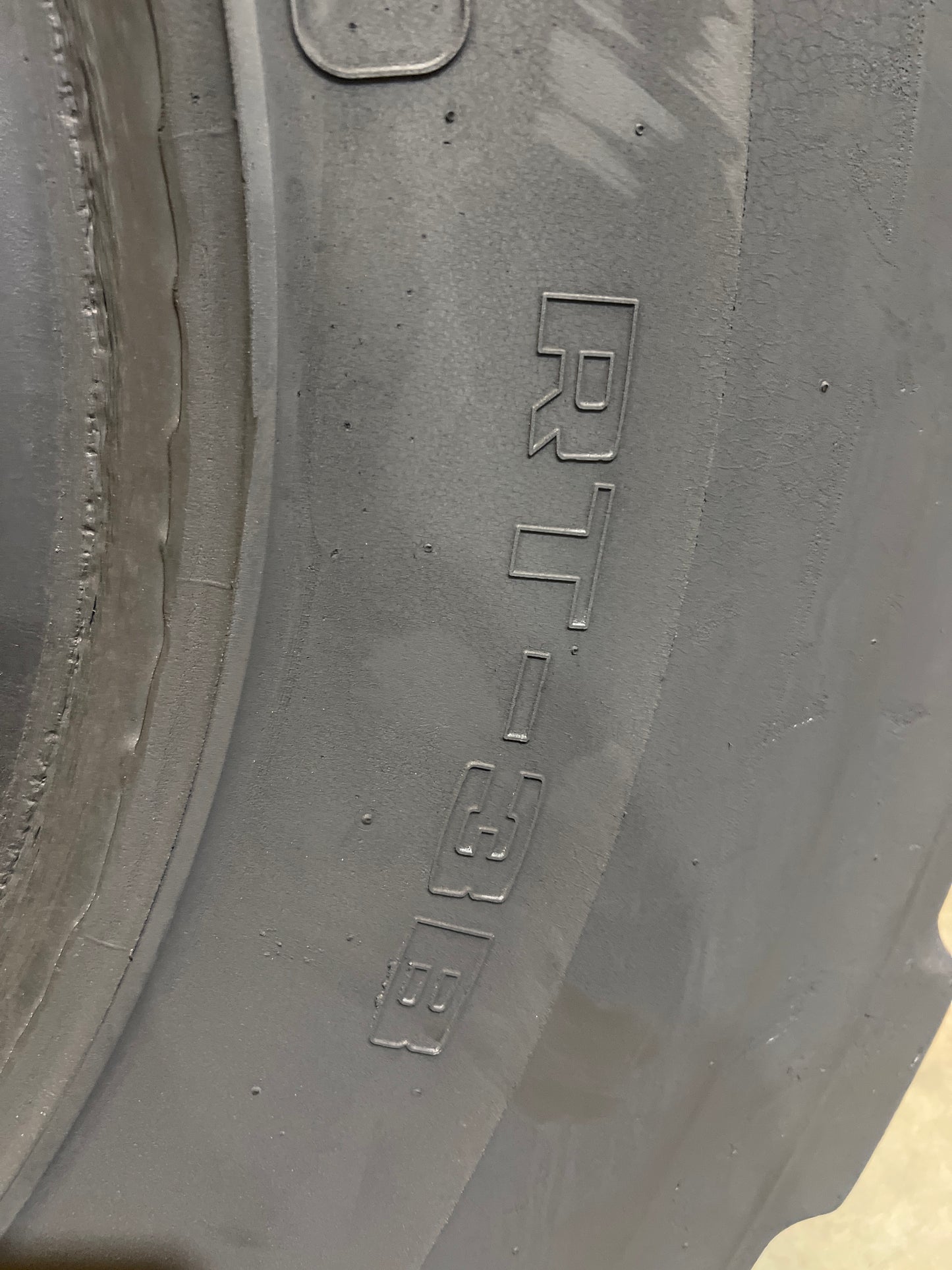 23.5R25 GOODYEAR UNISTEEL RT-38 #5499
