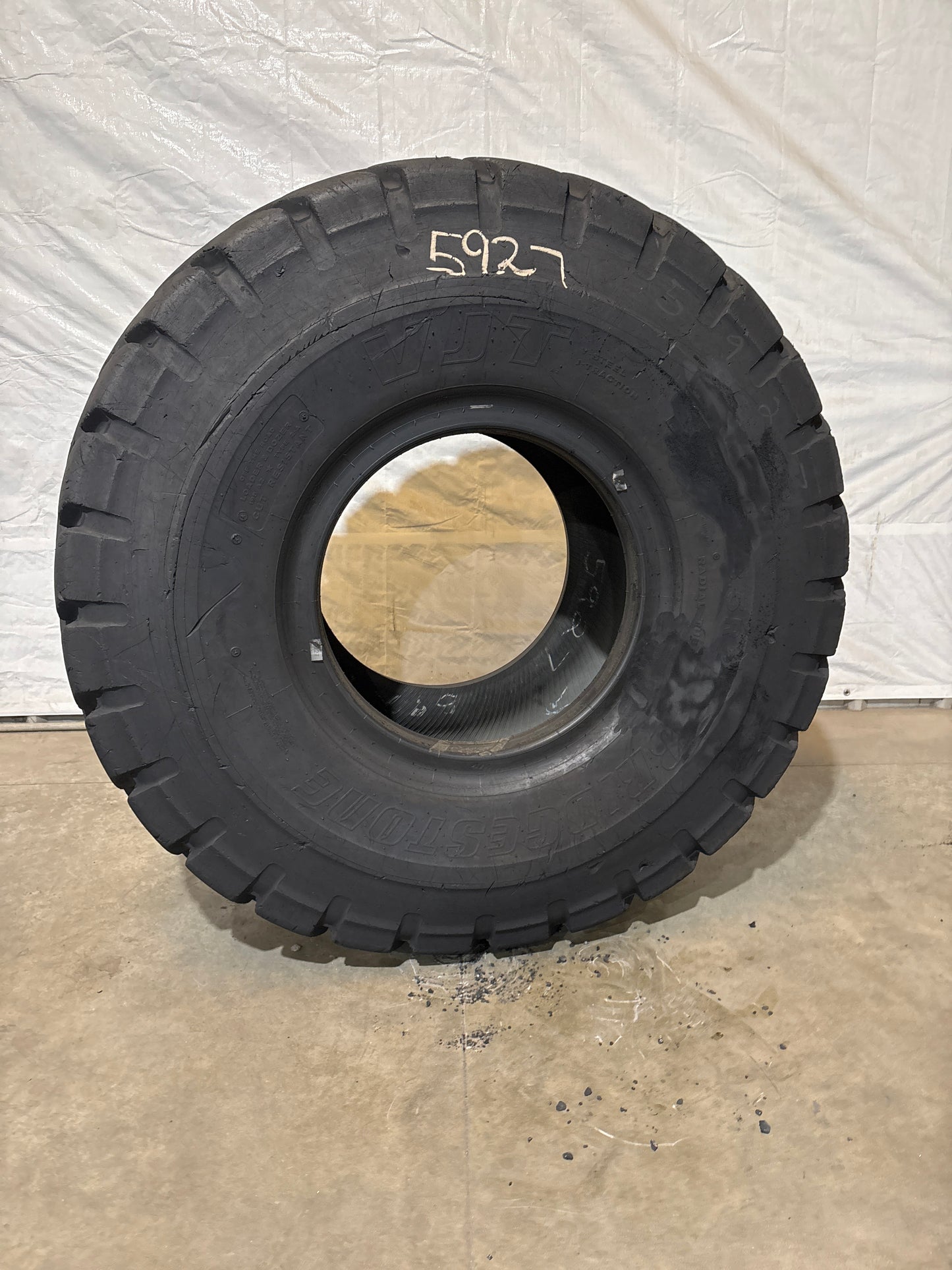 23.5R25 BRIDGESTONE V-STEEL J TRACTION #5927