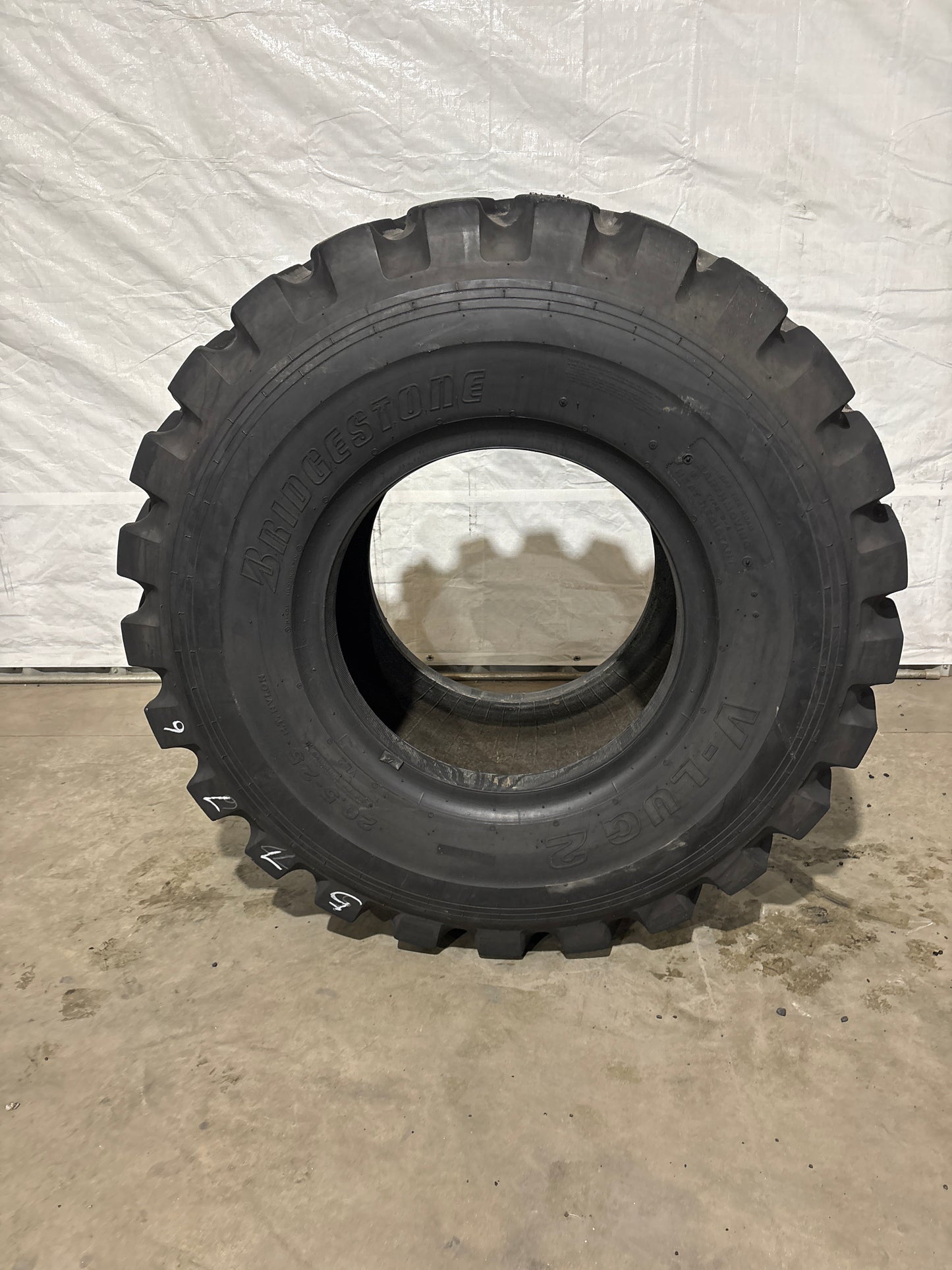 20.5-25 BRIDGESTONE V-LUG II 20 PLY #5776