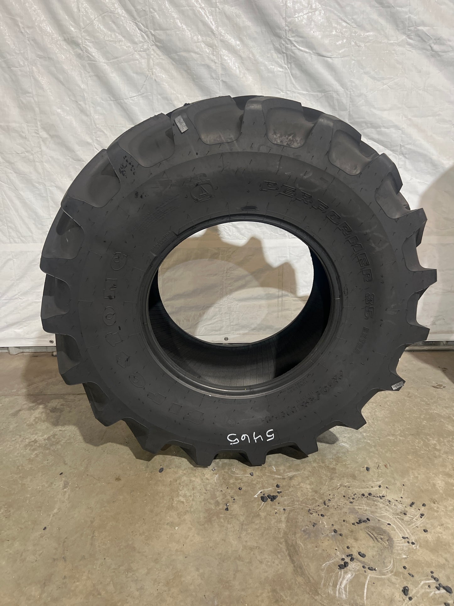 420/85R24 (16.9R24) FIRESTONE PERFORMER 85 EXTRA #5465