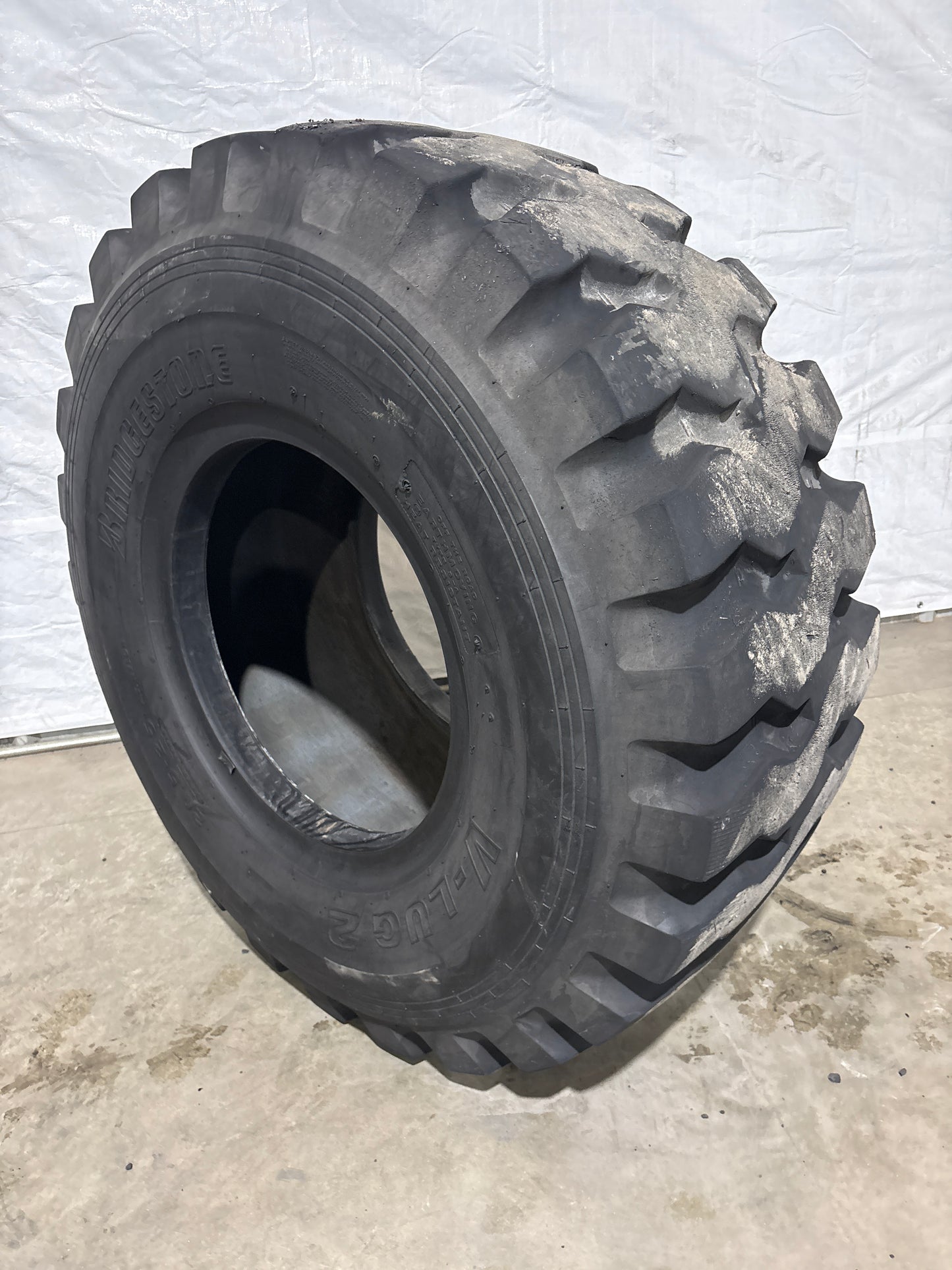 20.5-25 BRIDGESTONE V-LUG II 20 PLY #5776