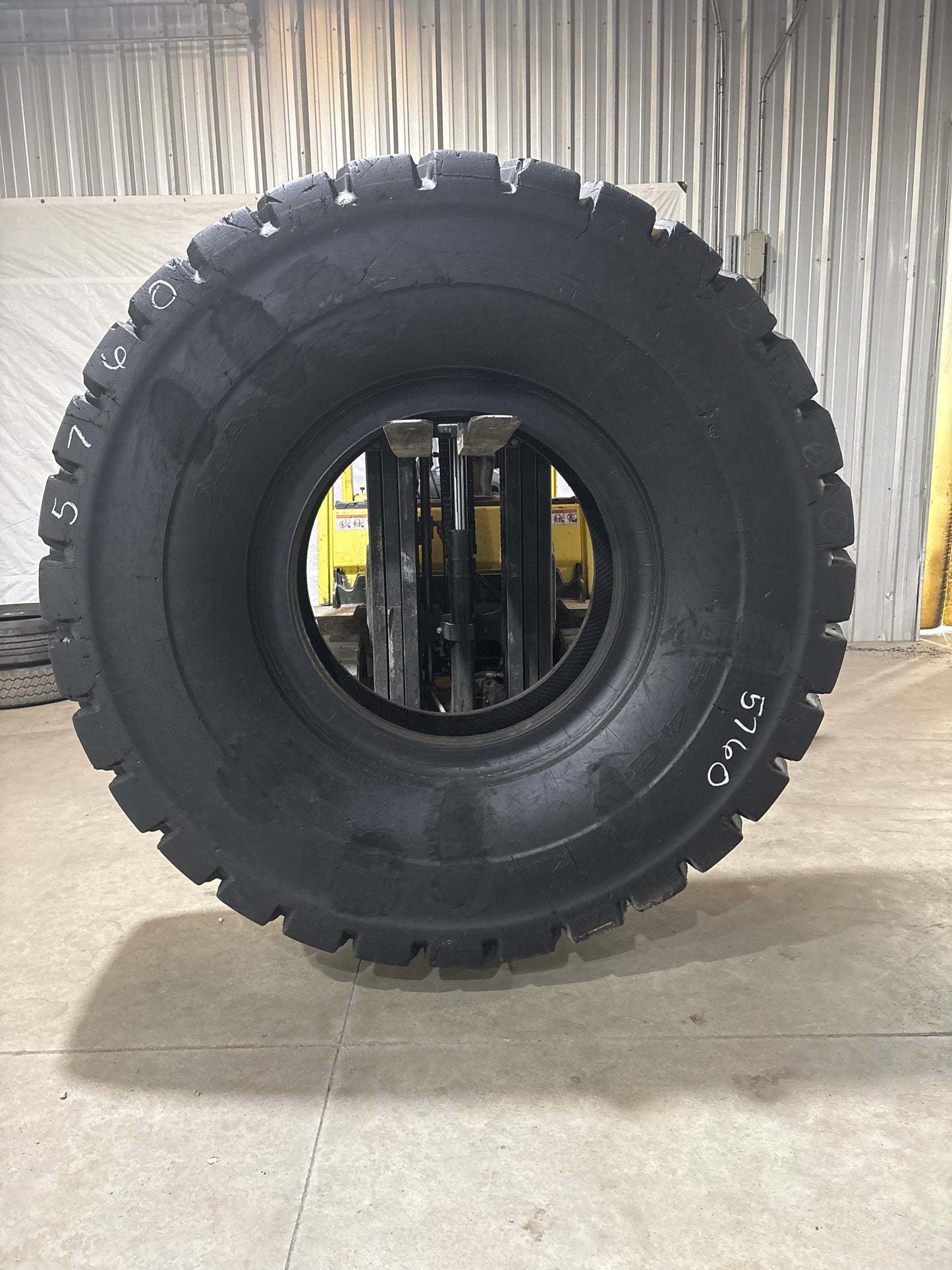 24.00R35 MAXAM MS-401 #5760