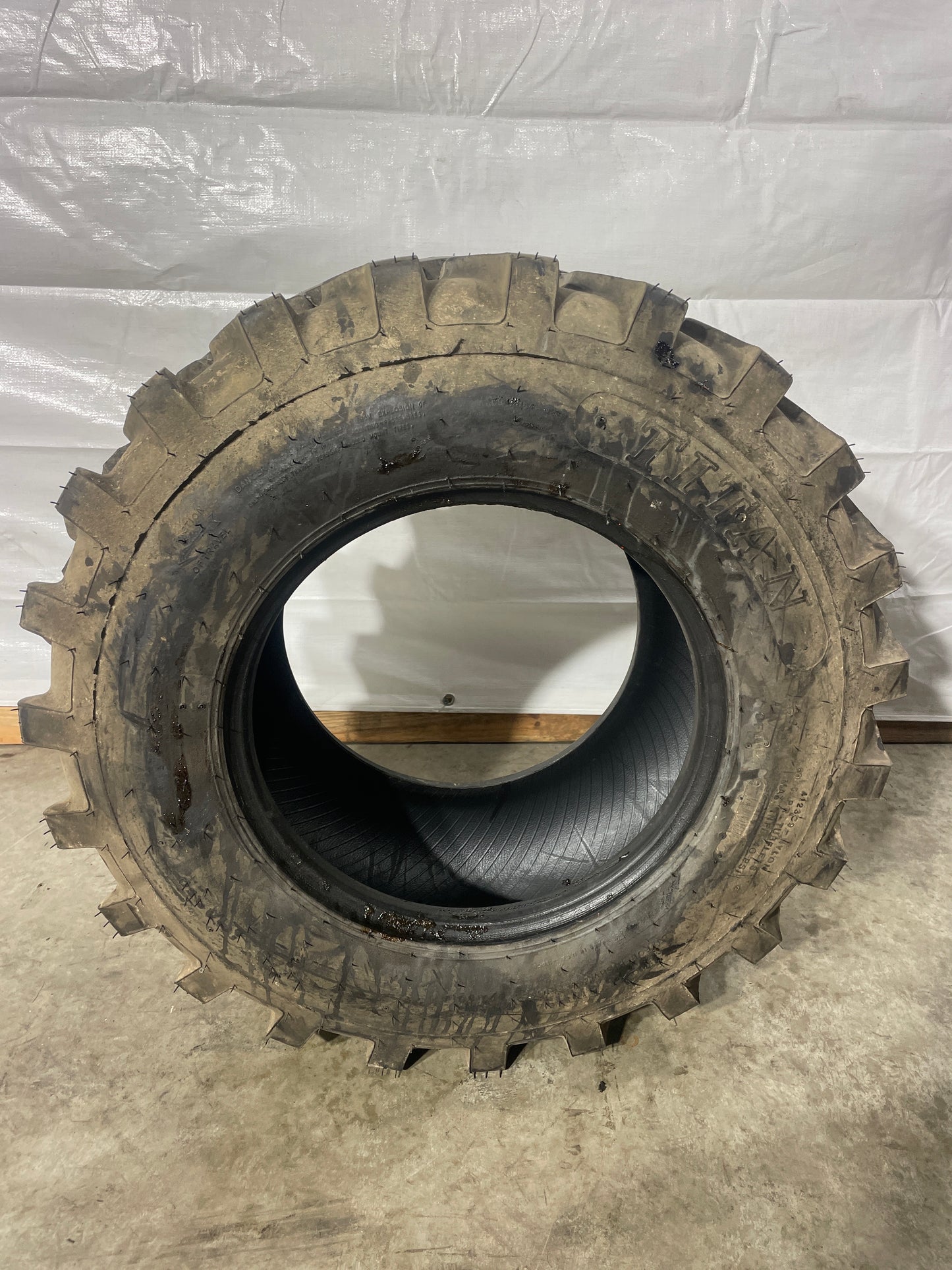 12-16.5 TITAN TRAC LOADER 6 PLY