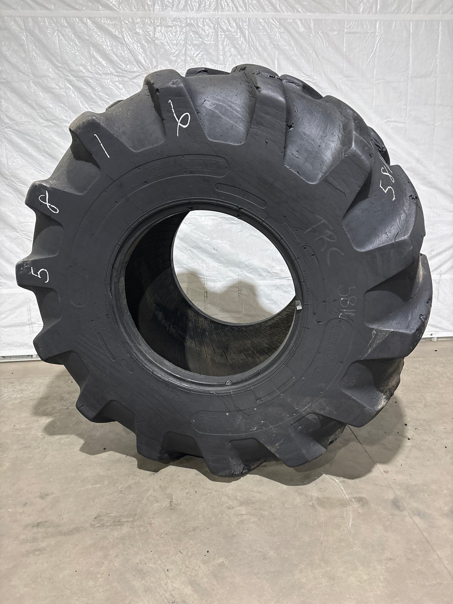 35.5-32 GOODYEAR LOGGER LUG 30 PLY #5816