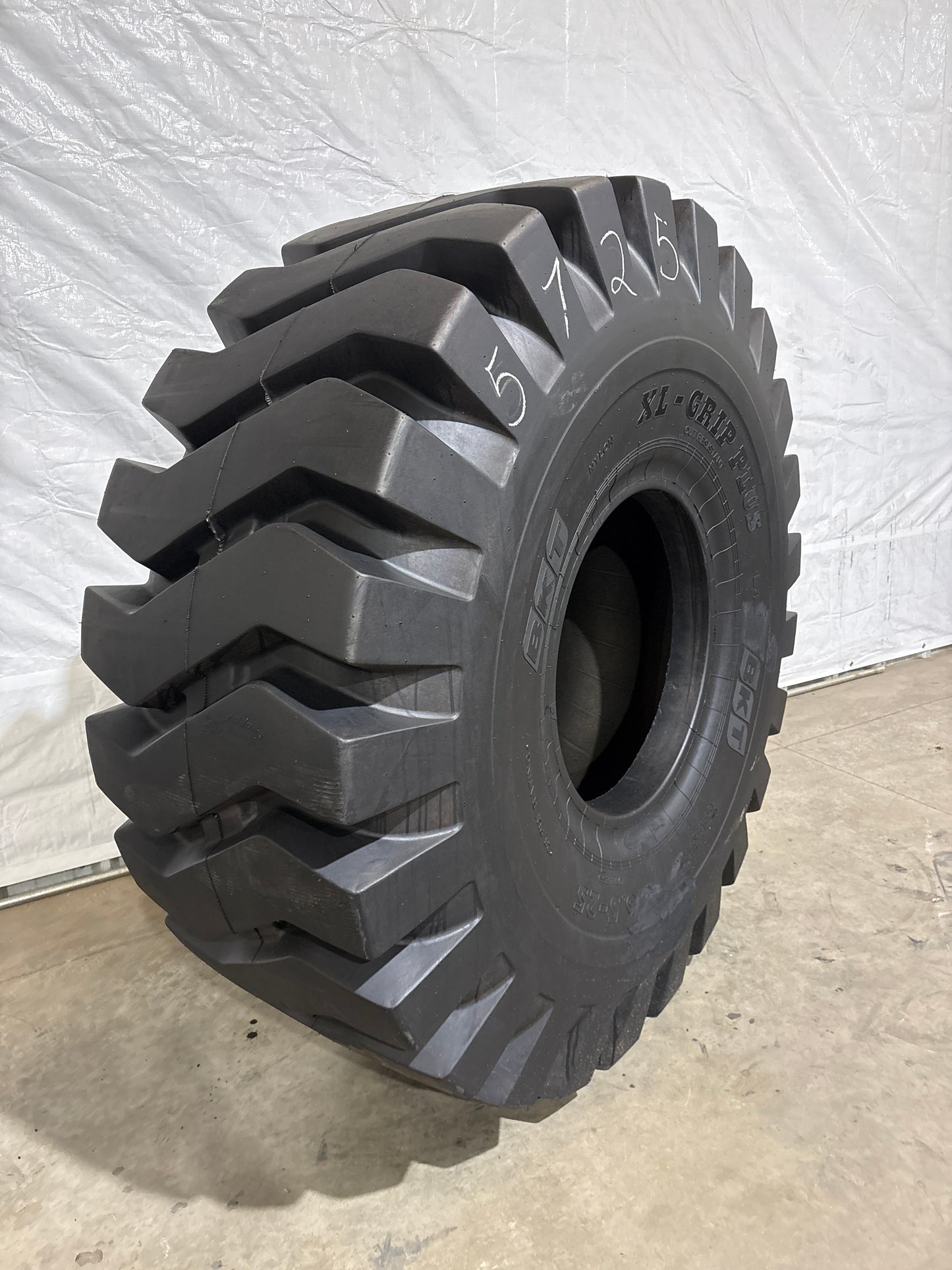 26.5-25 BKT XL-GRIP PLUS #5725