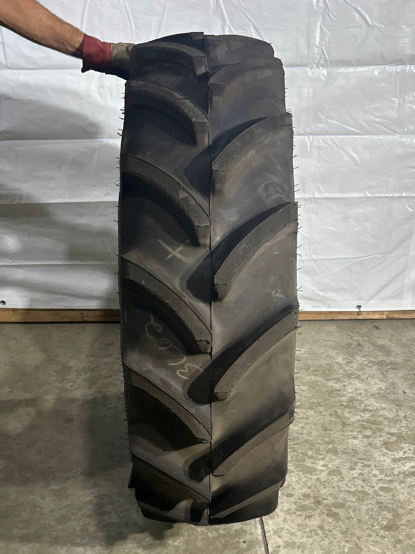 340/85R24 (13.6R24) FIRESTONE PERFORMER 85