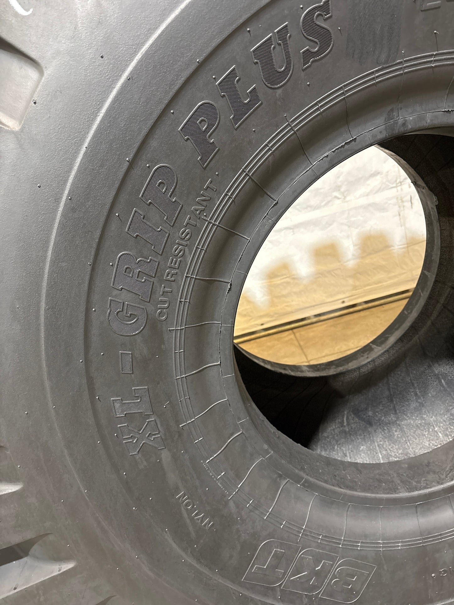 26.5-25 BKT XL-GRIP PLUS #5722