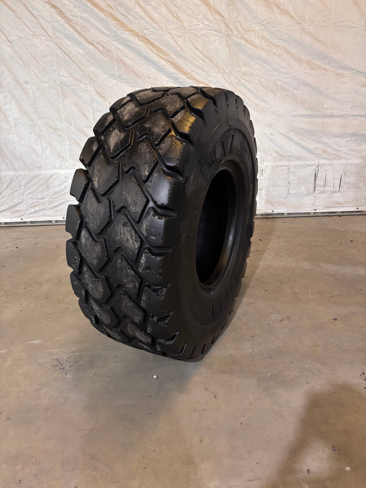 20.5R25 TITAN MXL #7112