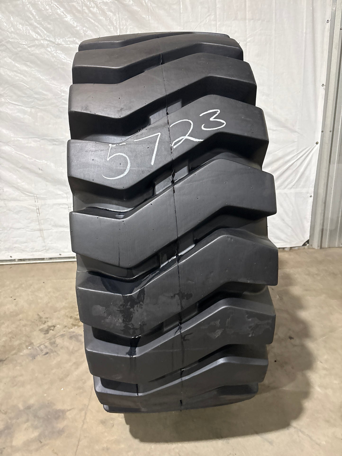 26.5-25 BKT XL-GRIP PLUS #5723