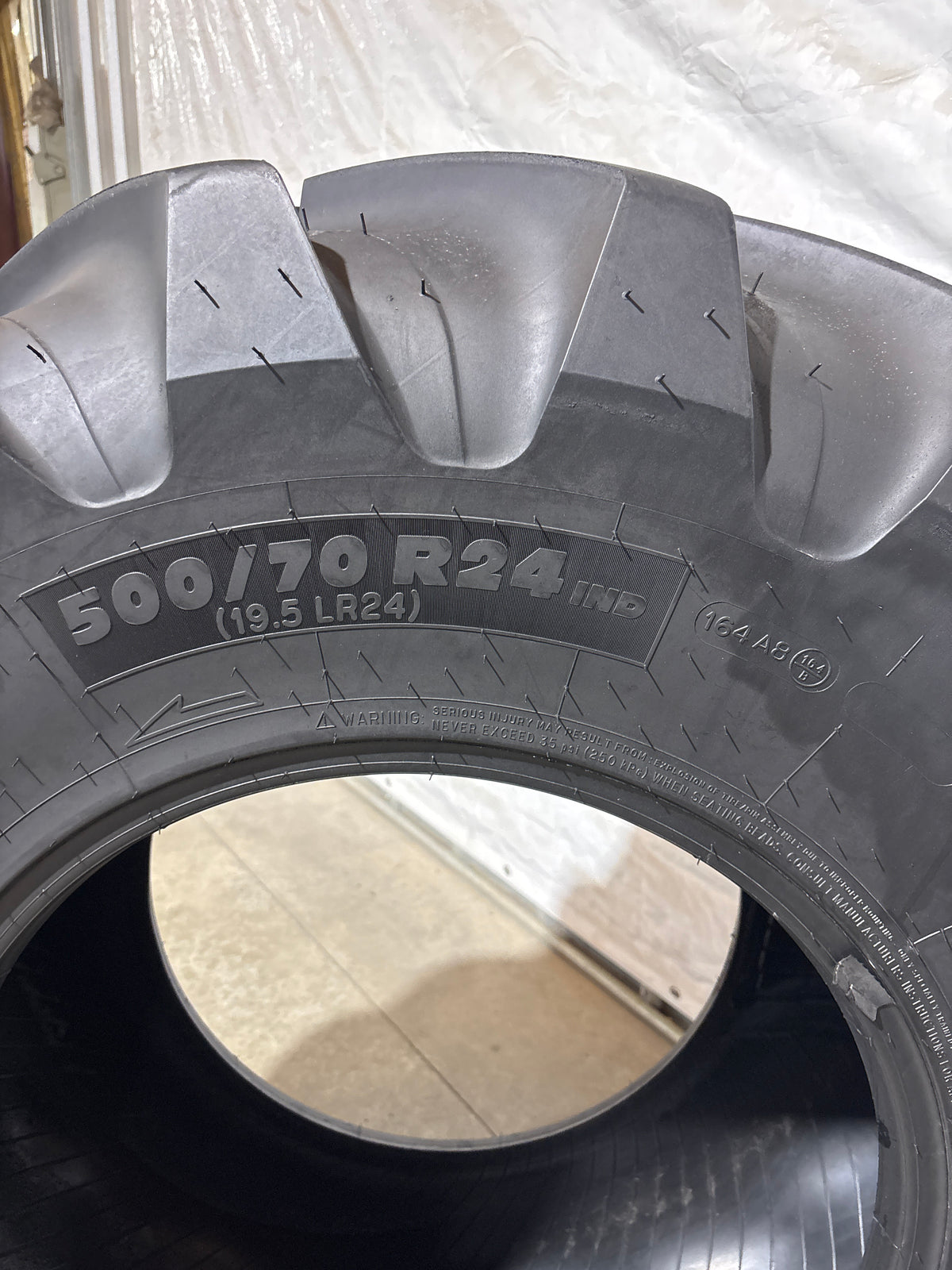 500/70R24 (19.5LR-24) #7169 MICHELIN XMCL