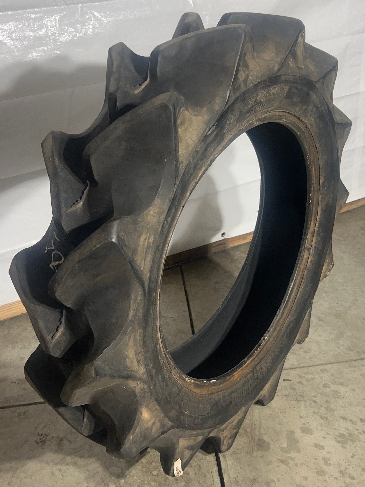 9.5-24 BRIDGESTONE AG TRACTOR  T13H