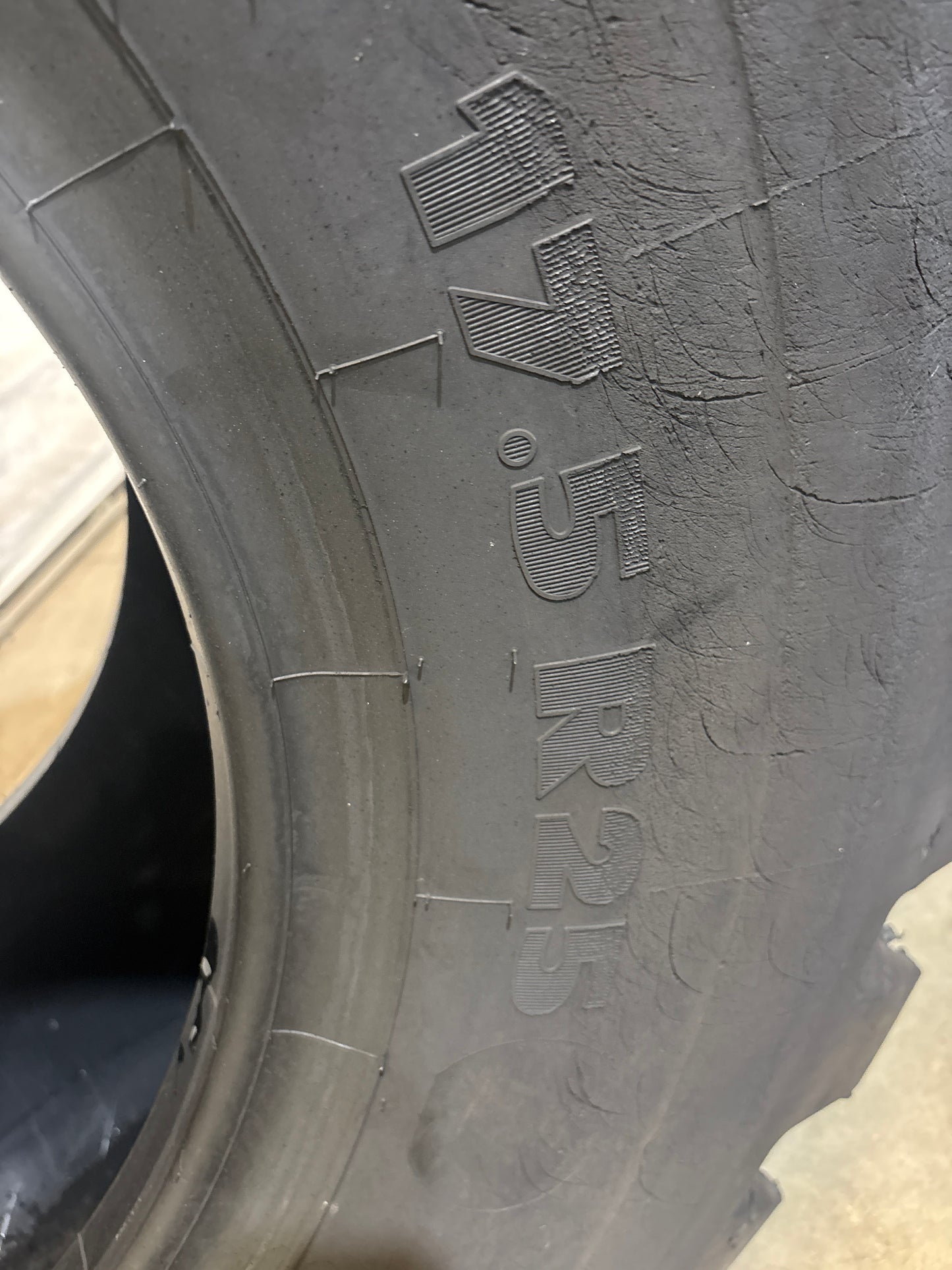 17.5R25 MICHELIN XTLA LOADER/DOZER TIRE #5926