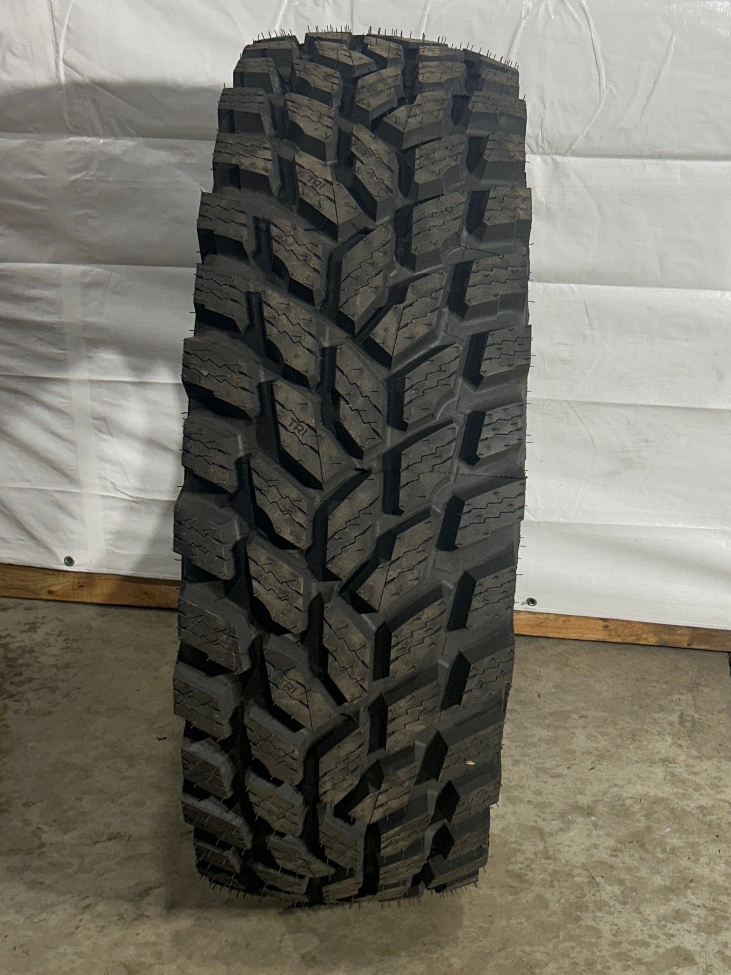 400/80R24 NOKIAN HAKKAPELIITTA TRI R3