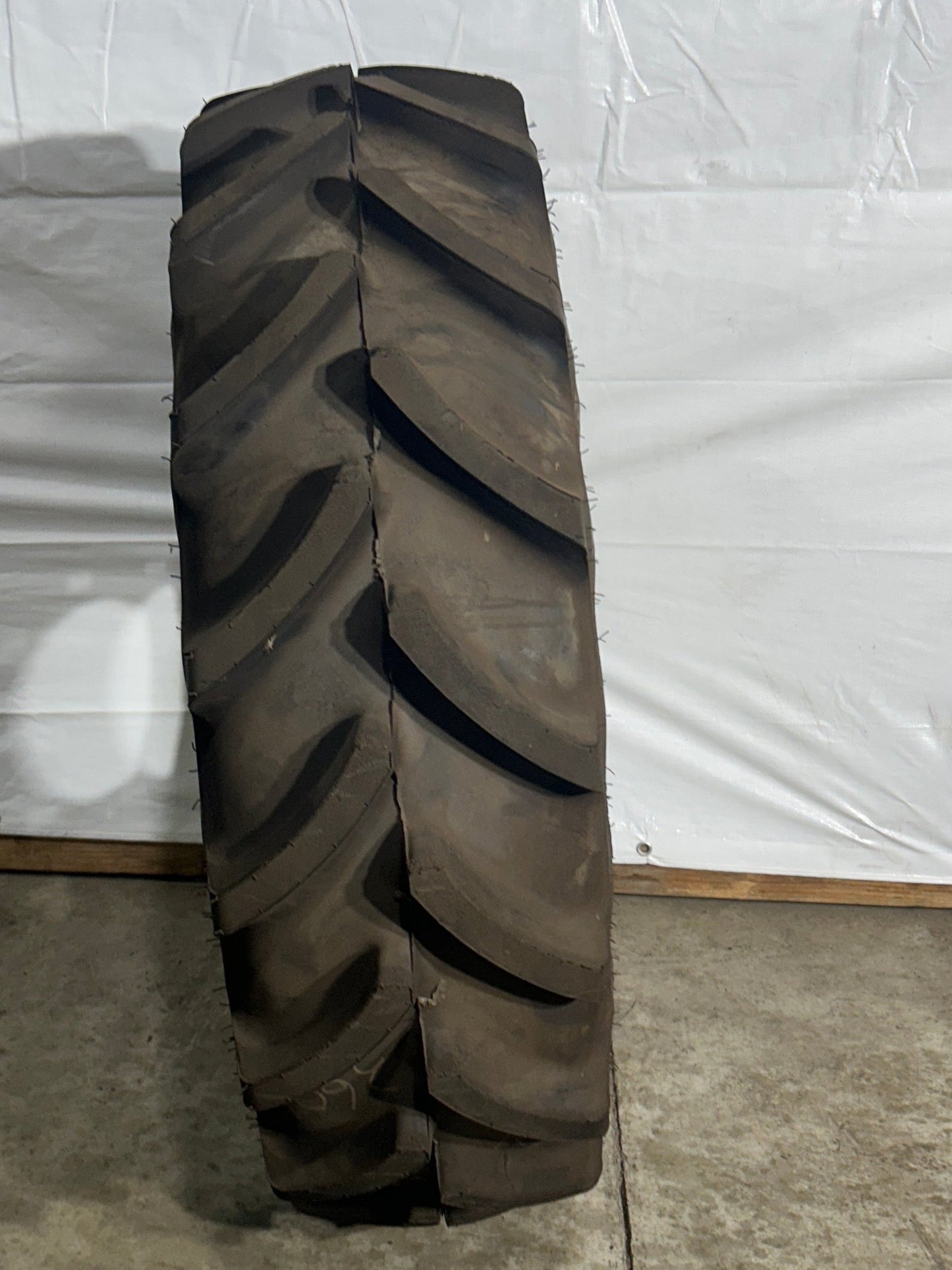 340/85R24 (13.6R24) FIRESTONE PERFORMER 85