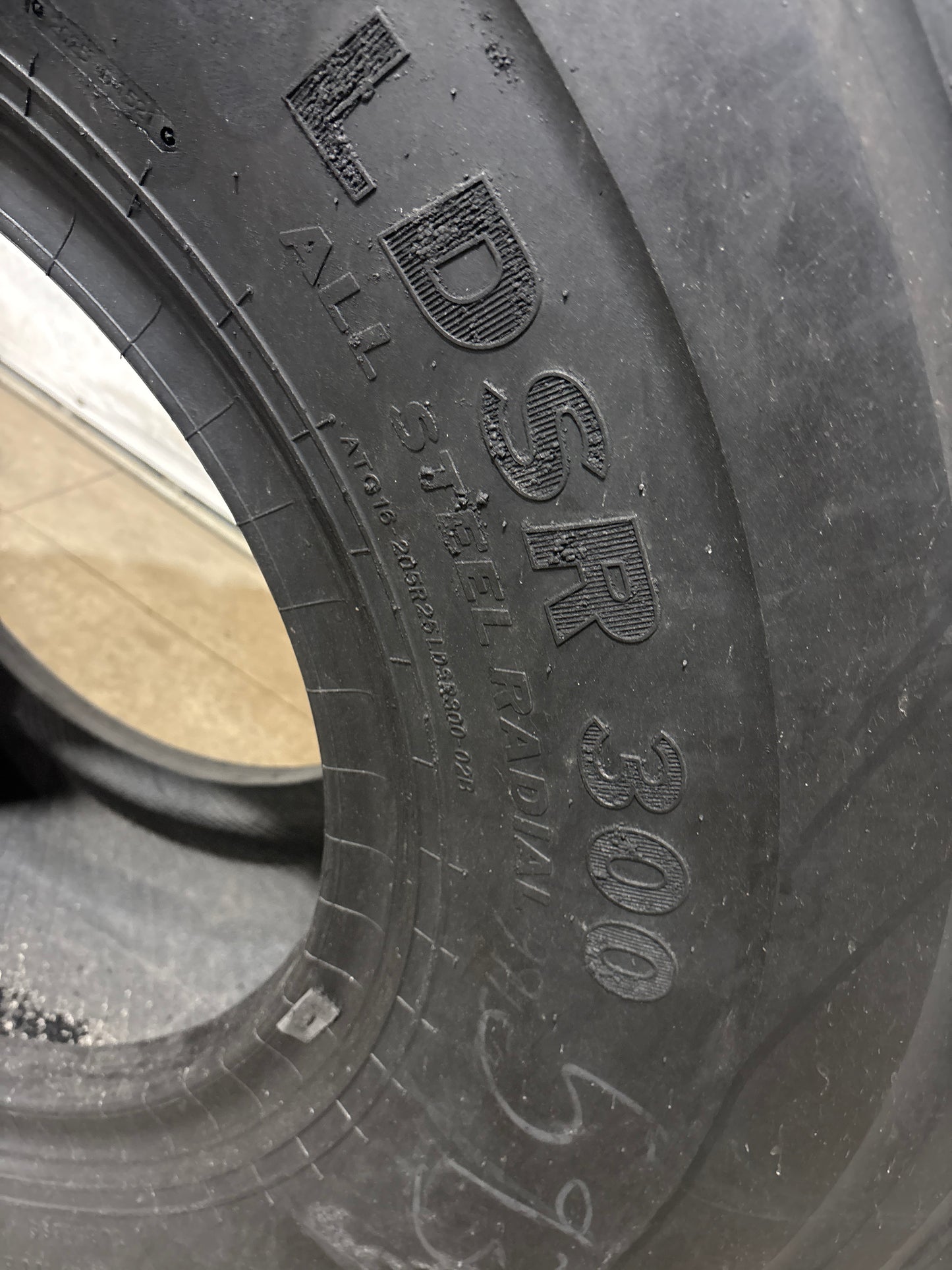 20.5R25 GALAXY LDSR 300 #5934