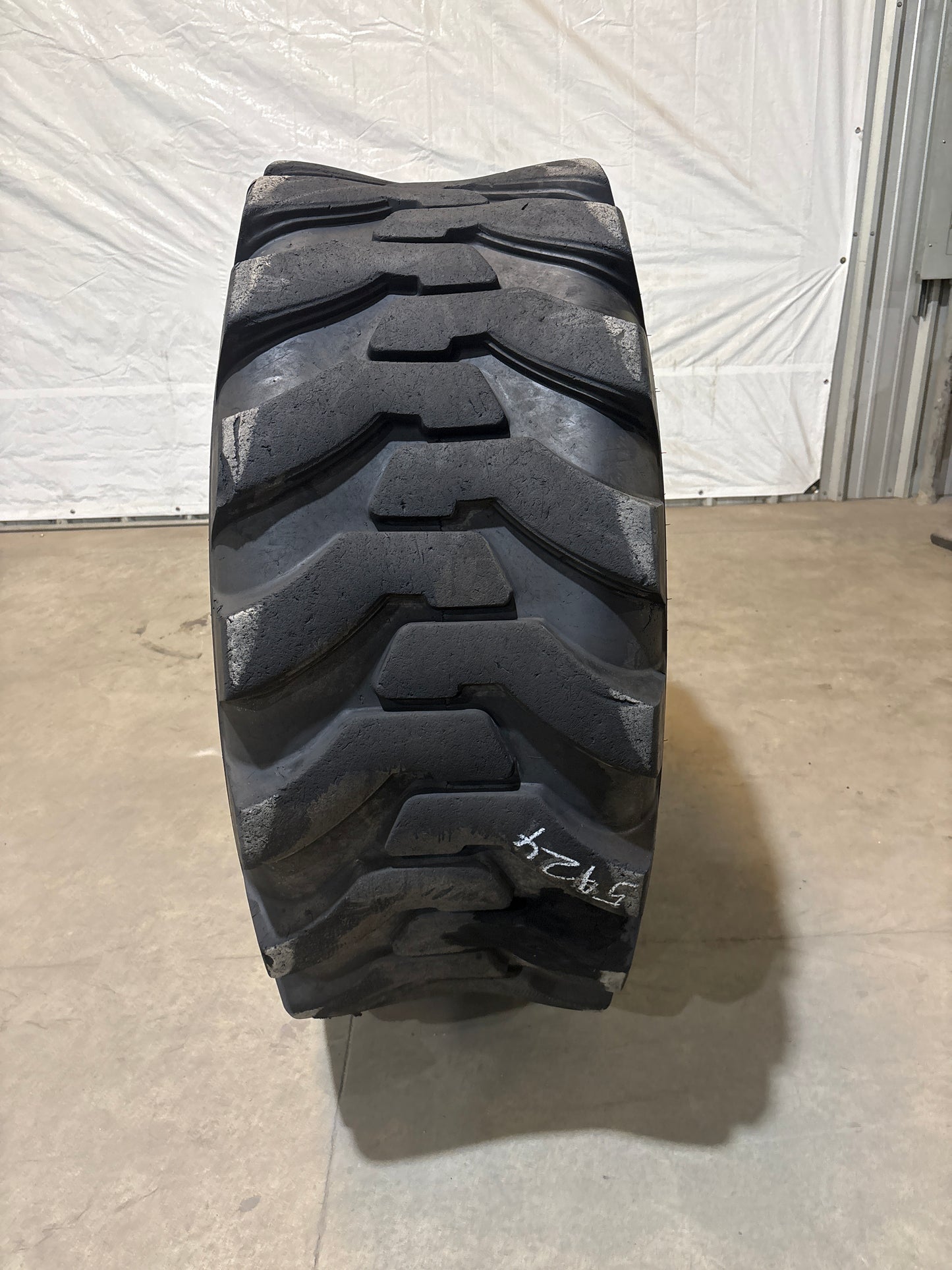 20.5-25 CAMSO LOAD MASTER #5924