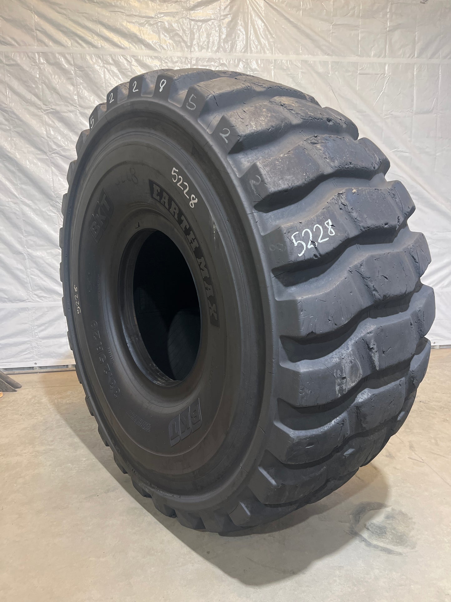 33.25R29 BKT EARTHMAX SR 32