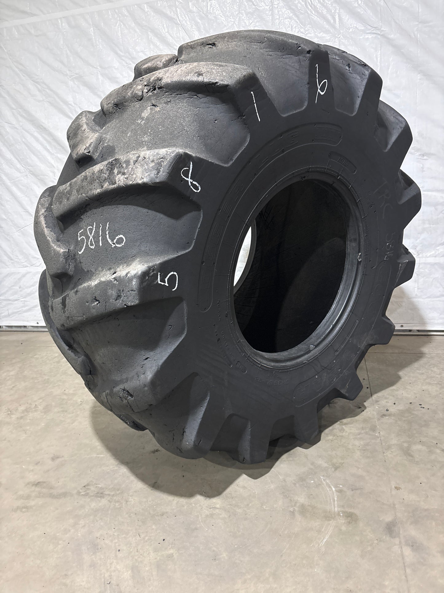 35.5-32 GOODYEAR LOGGER LUG 30 PLY #5816