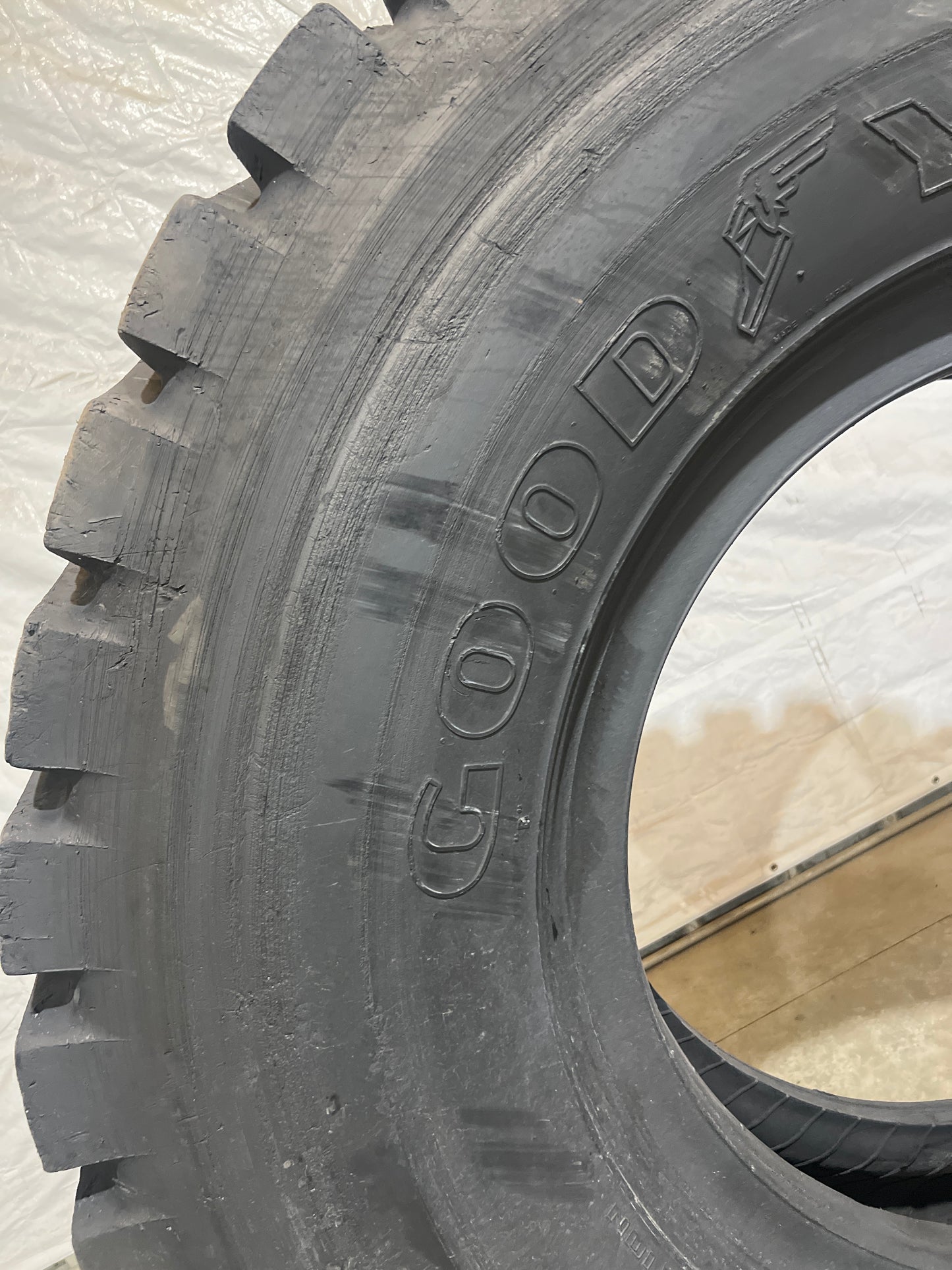 18.00R33  GOODYEAR RL-4B #4648