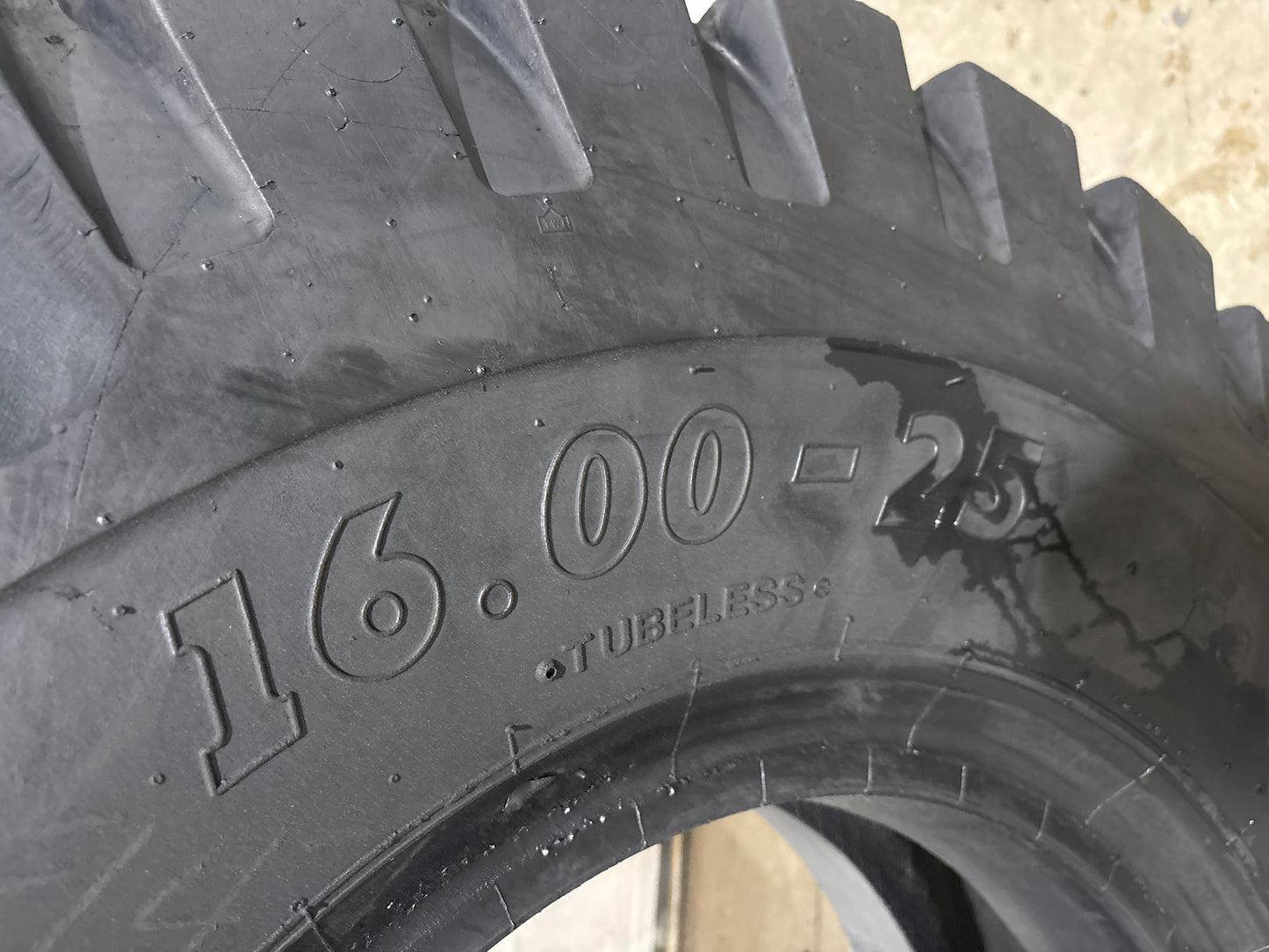 16.00-25 28 PLY BKT XL GRIP E-3 LOADER TIRE #5747