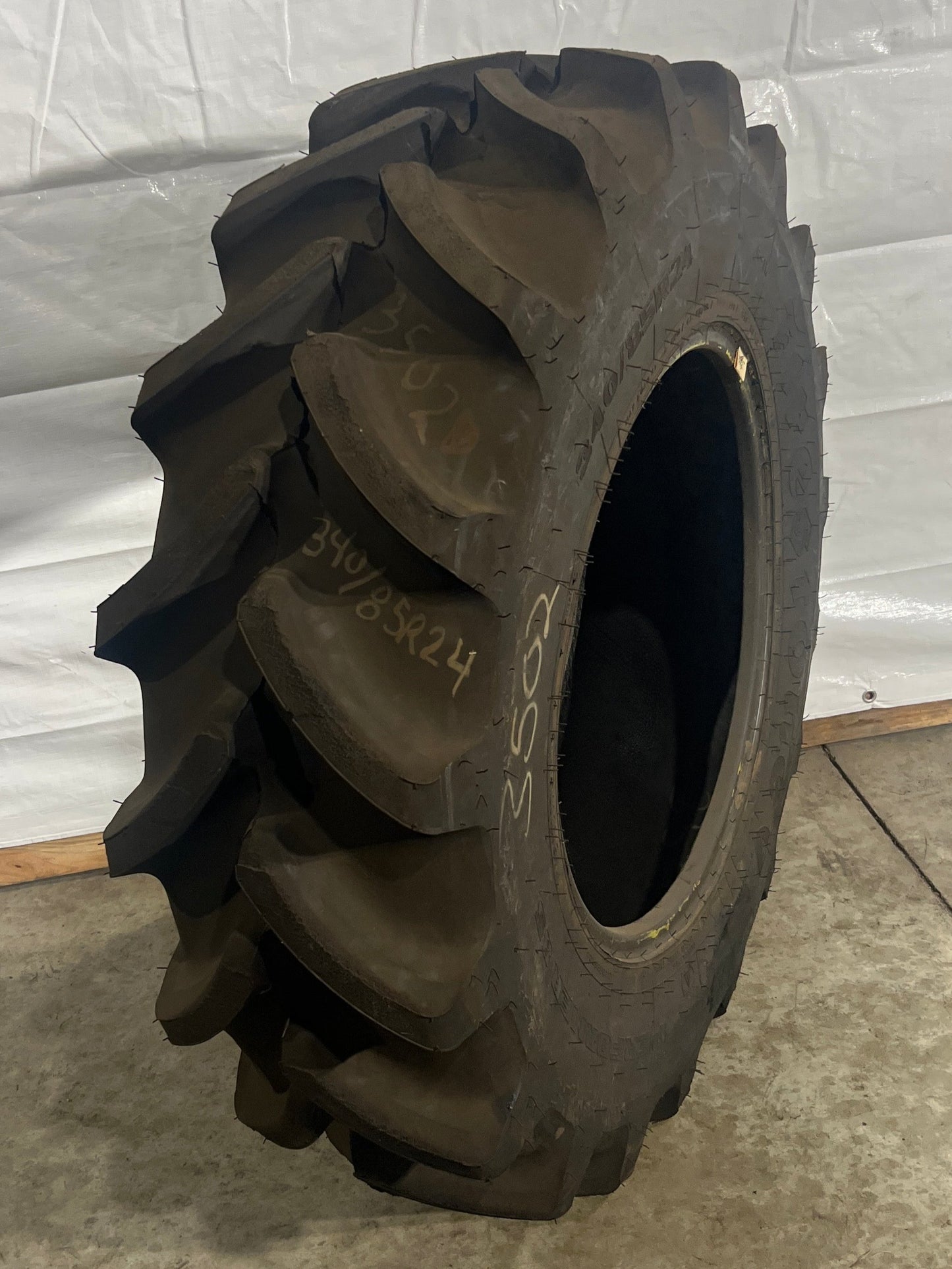 340/85R24 FIRESTONE PERFORMER 85