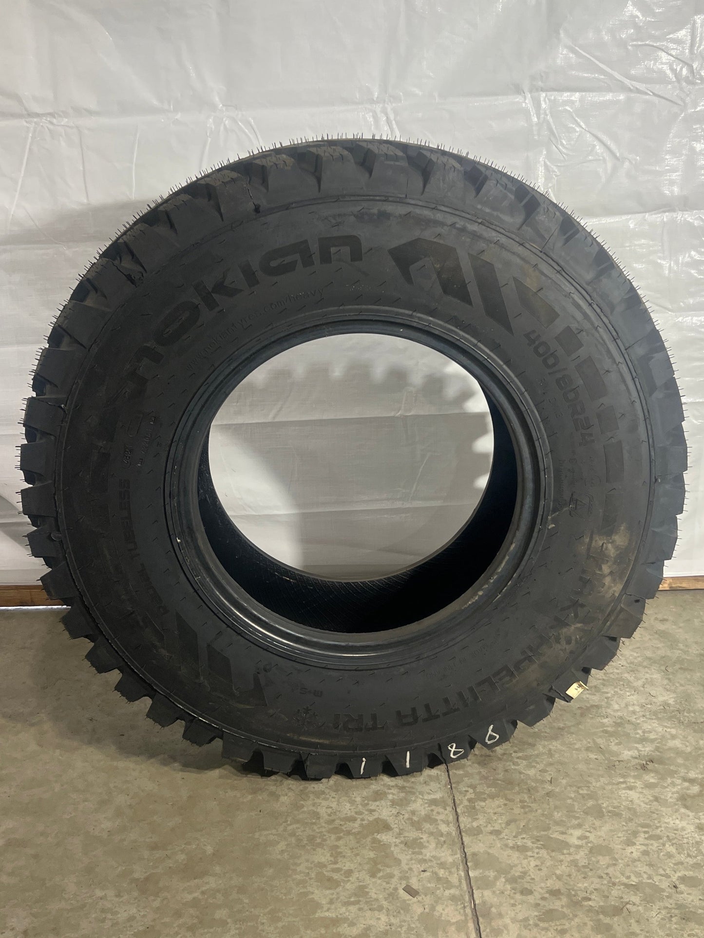 400/80R24 NOKIAN HAKKAPELLITTA TRI  R3