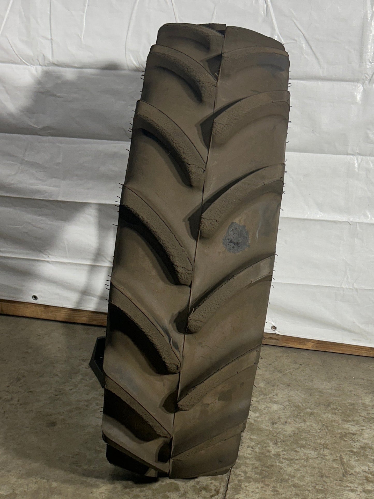 340/85R24 (13.6R24) FIRESTONE PERFORMER 85