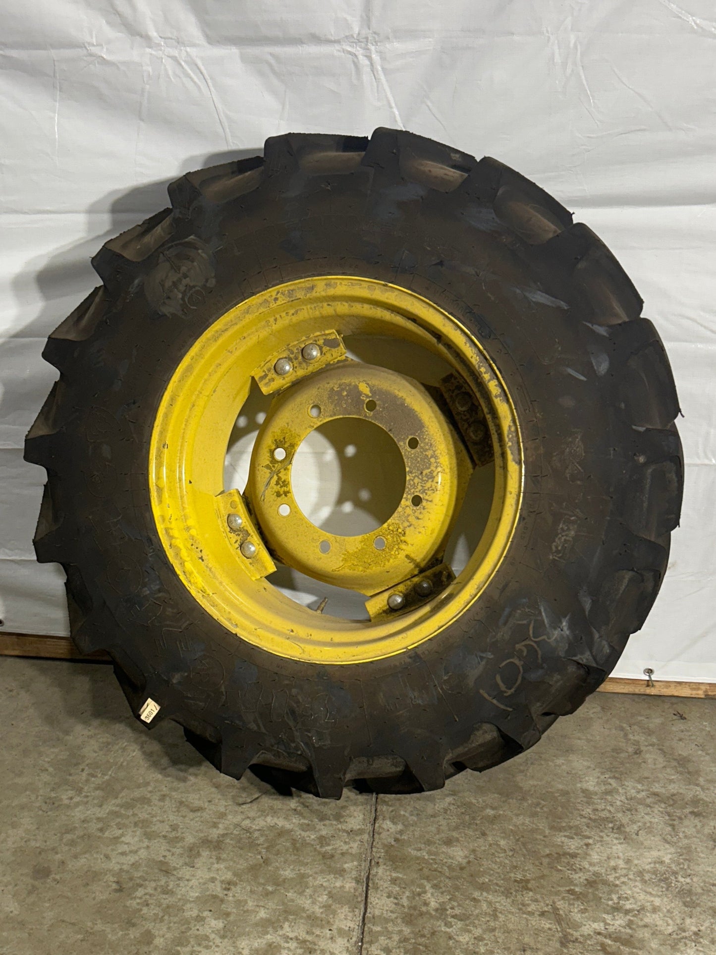 340/85R24 (13.6R24) FIRESTONE PERFORMER 85