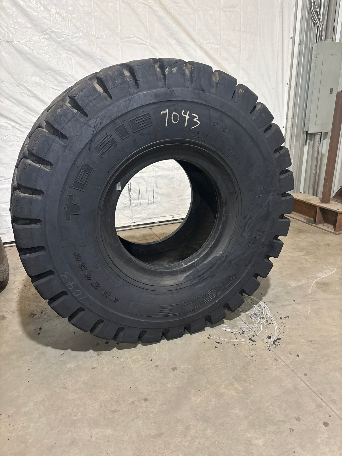 23.5R25 TRIANGLE TB516 #7043