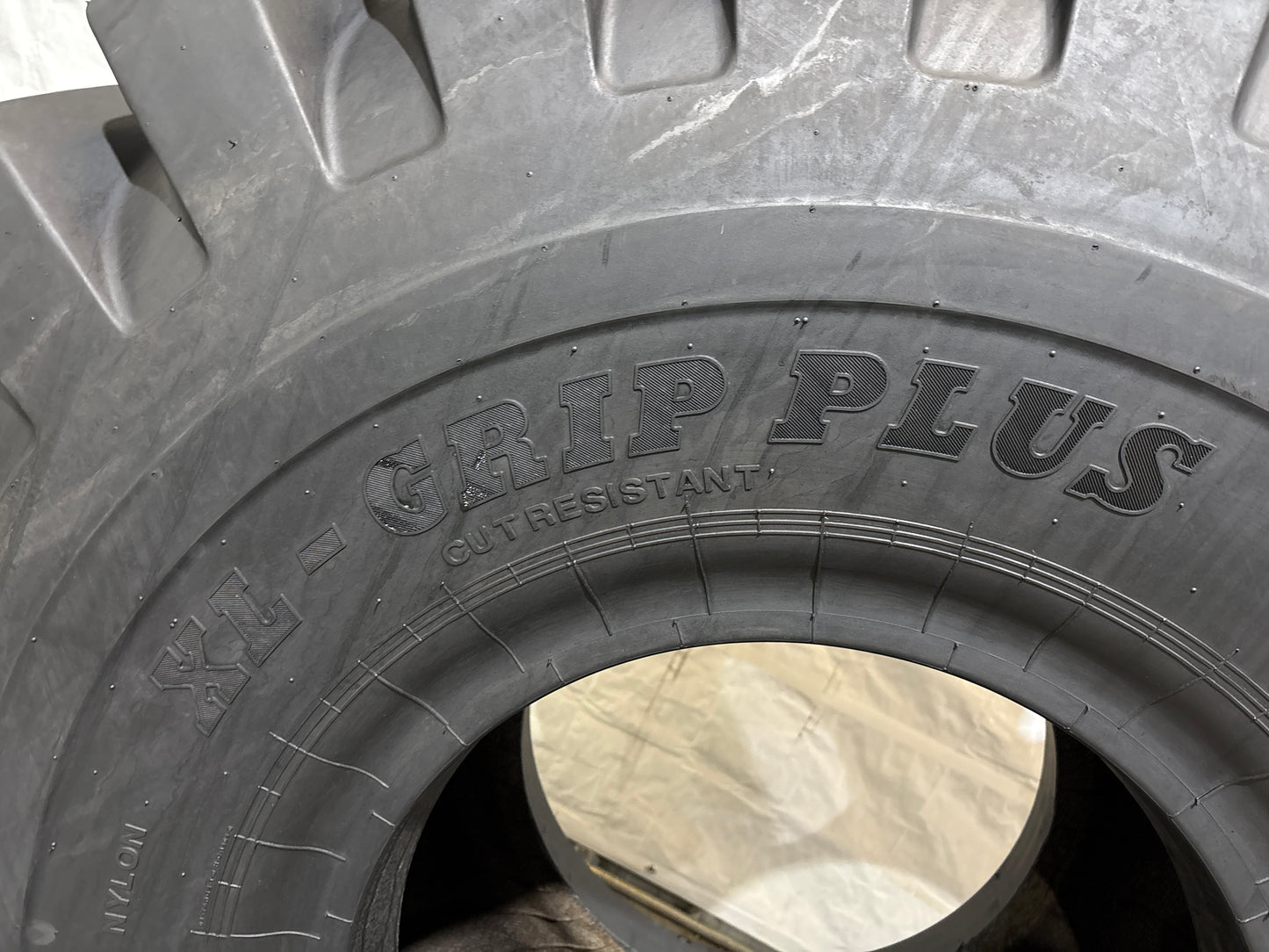 26.5-25 BKT XL-GRIP PLUS #5731