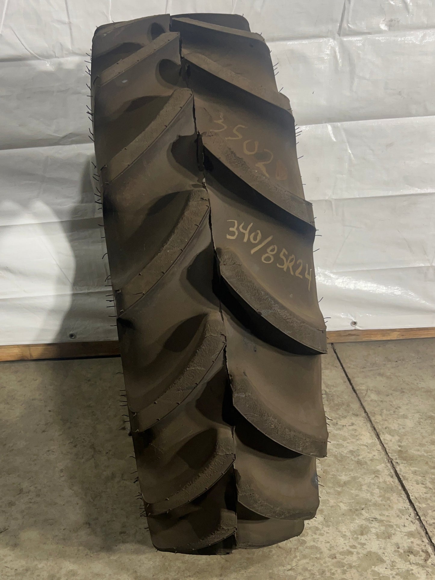 340/85R24 FIRESTONE PERFORMER 85