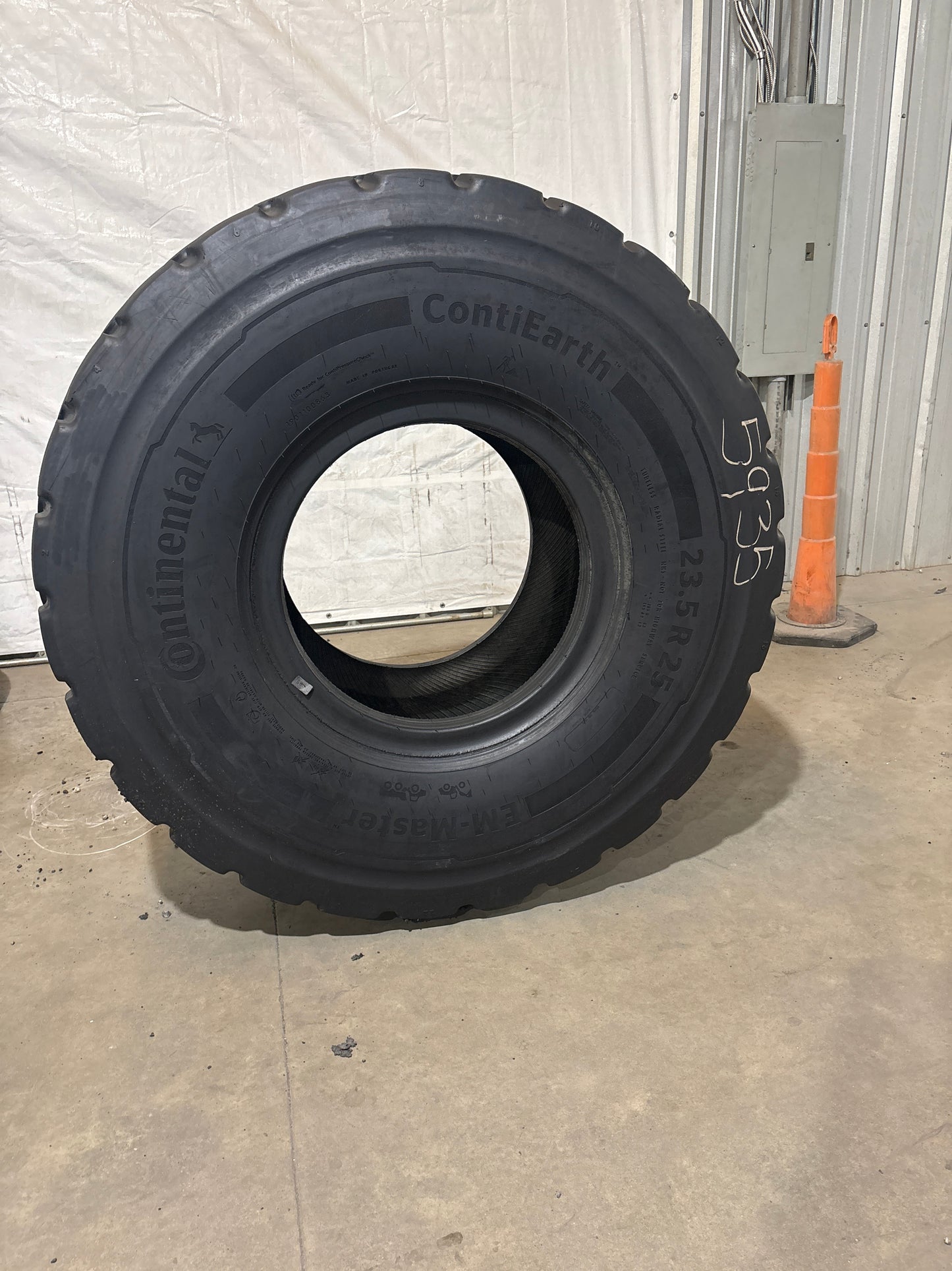 23.5R25 CONTINENTAL EM-MASTER #5935