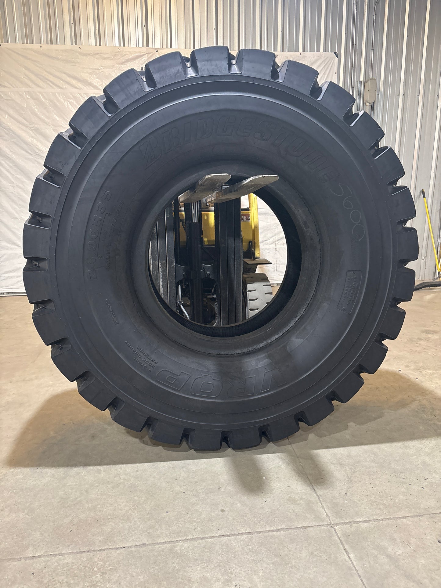 24.00R35 BRIDGESTONE V-STEEL ROCK QUARRY PREMIUM #5600