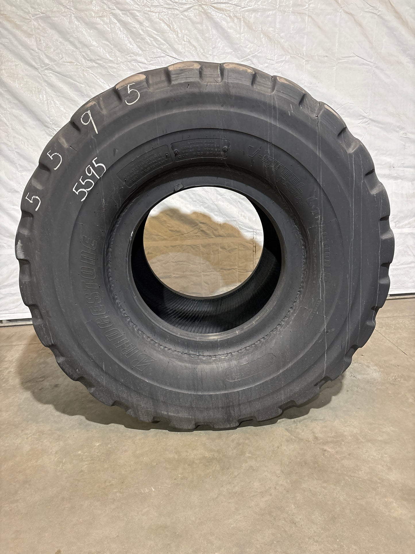 875/65R29 BRIDGESTONE V-STEEL L TRACTION RADIAL #5595